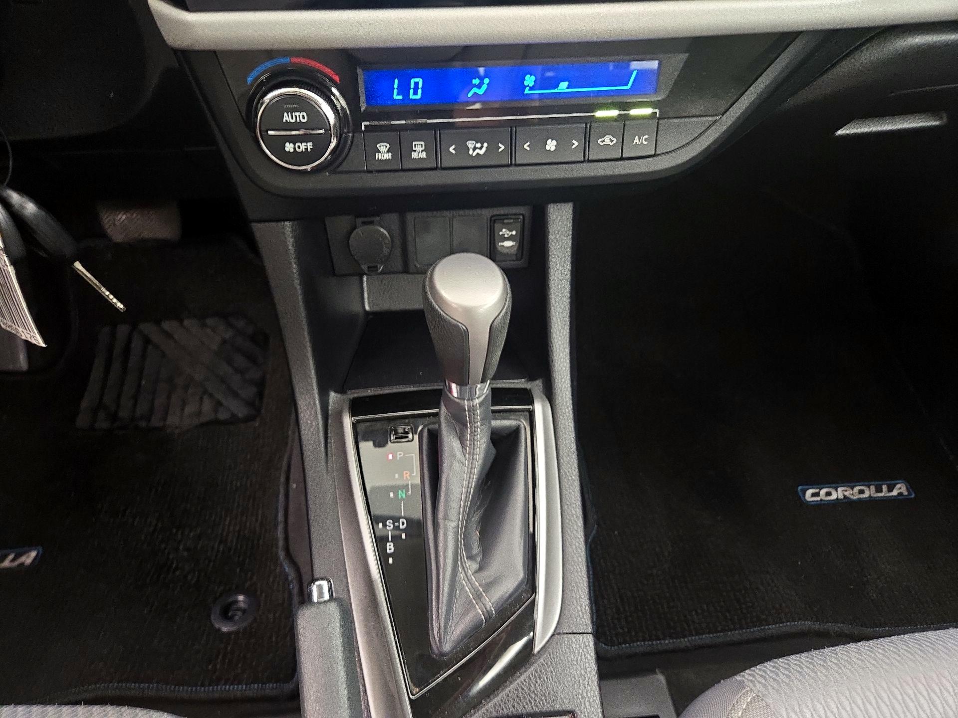 Thumbnail: 2015 Toyota Corolla - 17