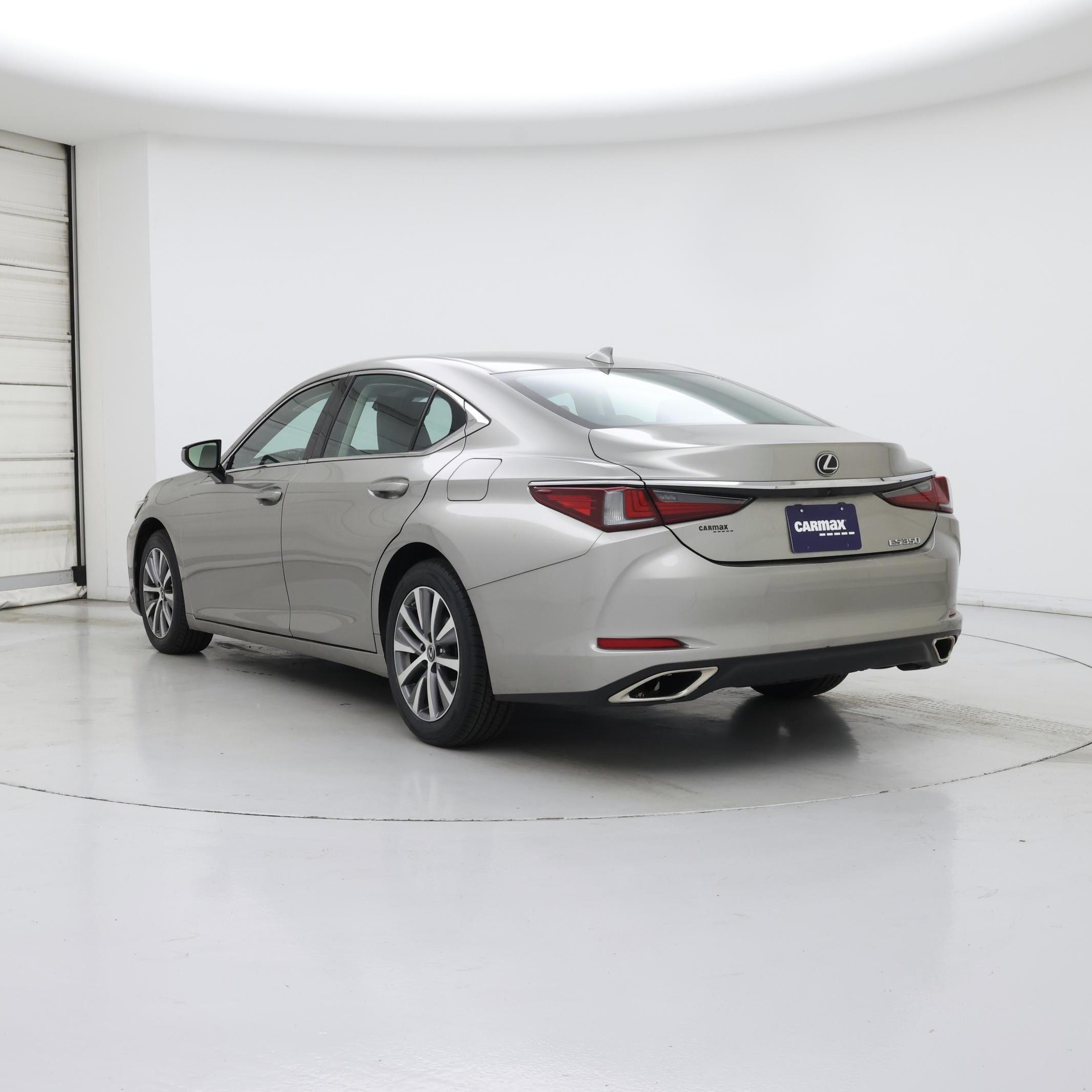 Thumbnail: 2019 Lexus ES - 2