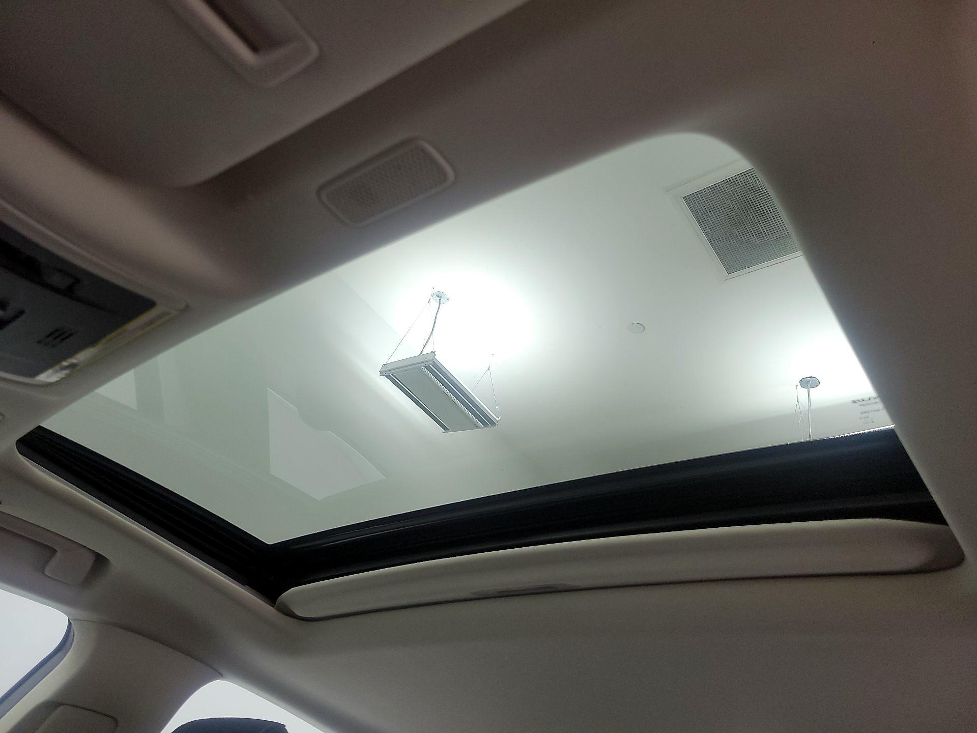 Thumbnail: 2019 Lexus ES - 19