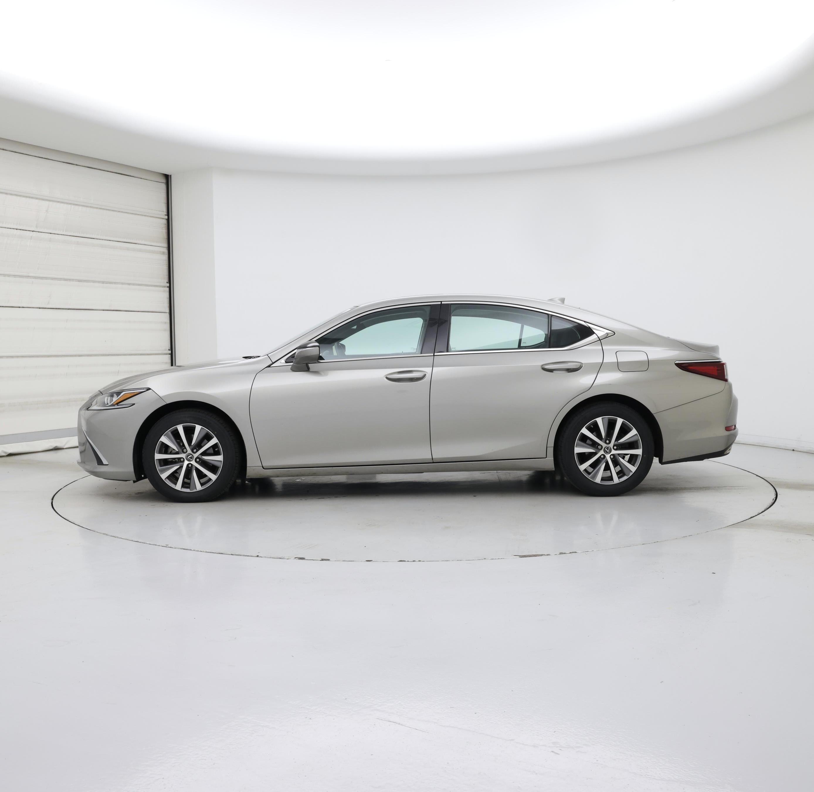 Thumbnail: 2019 Lexus ES - 3