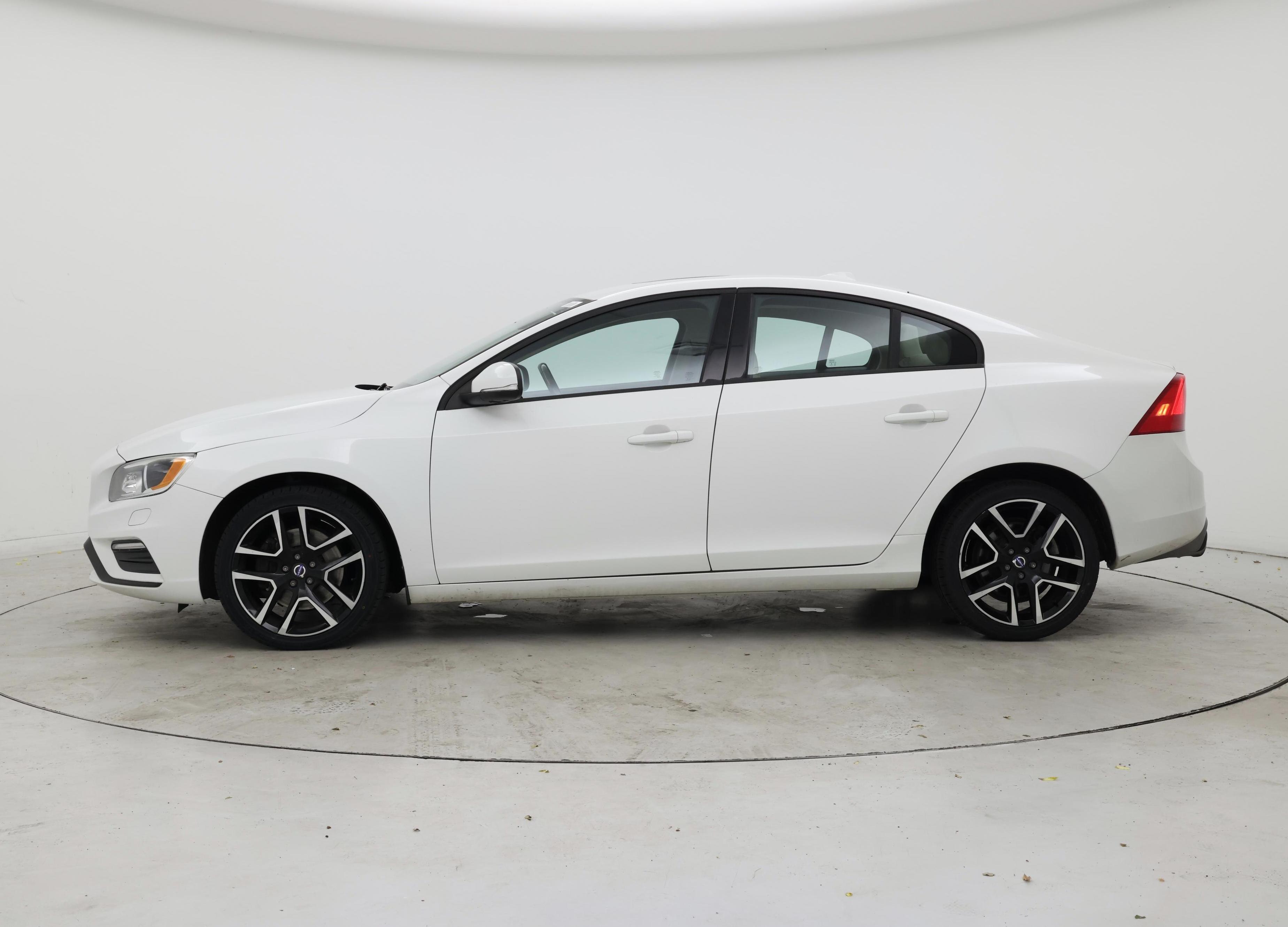 Thumbnail: 2018 Volvo S60 - 3