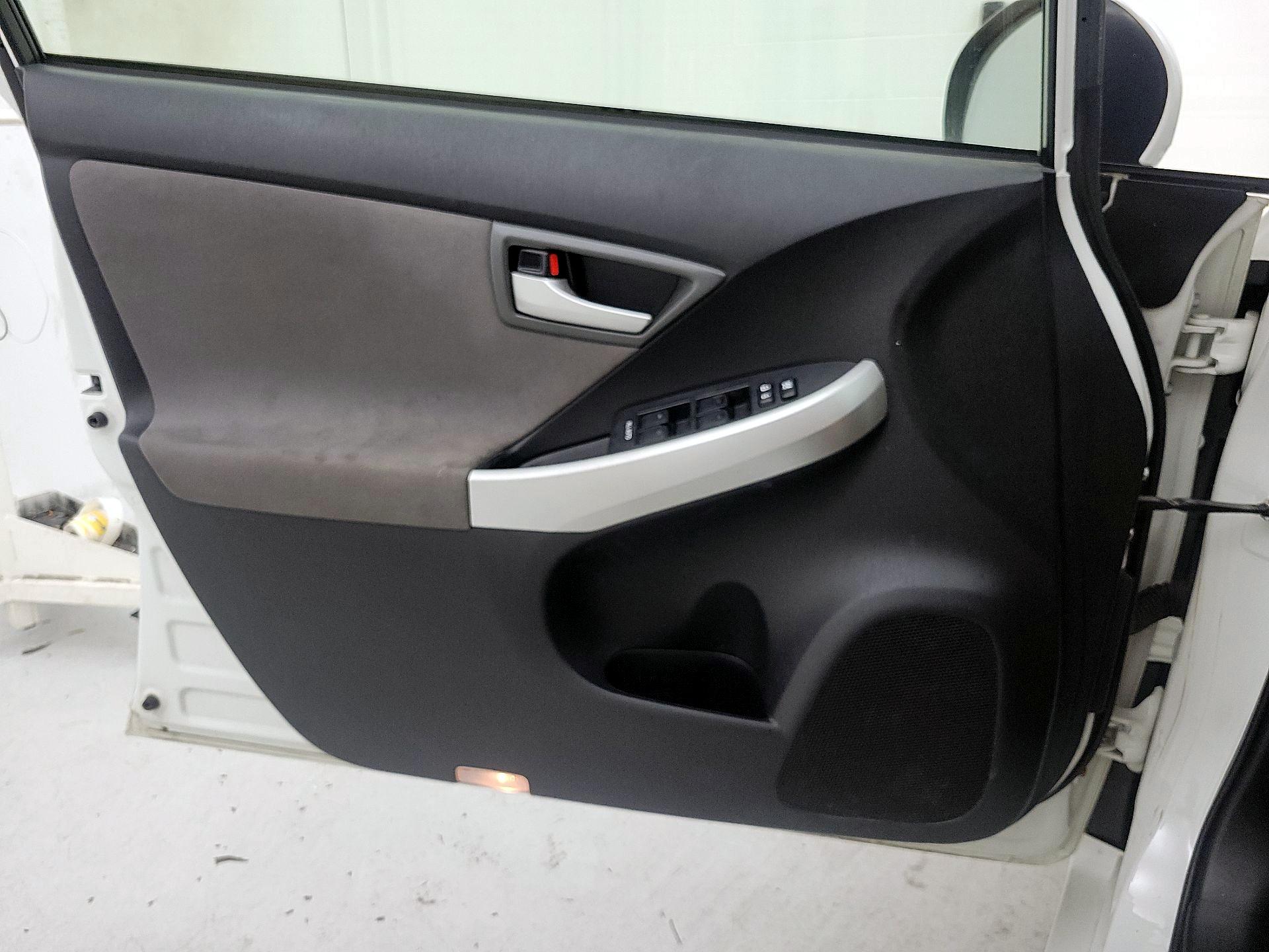 Thumbnail: 2015 Toyota Prius - 12