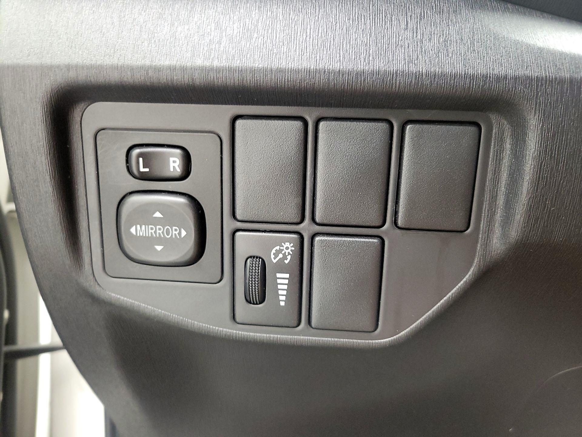Thumbnail: 2015 Toyota Prius - 13