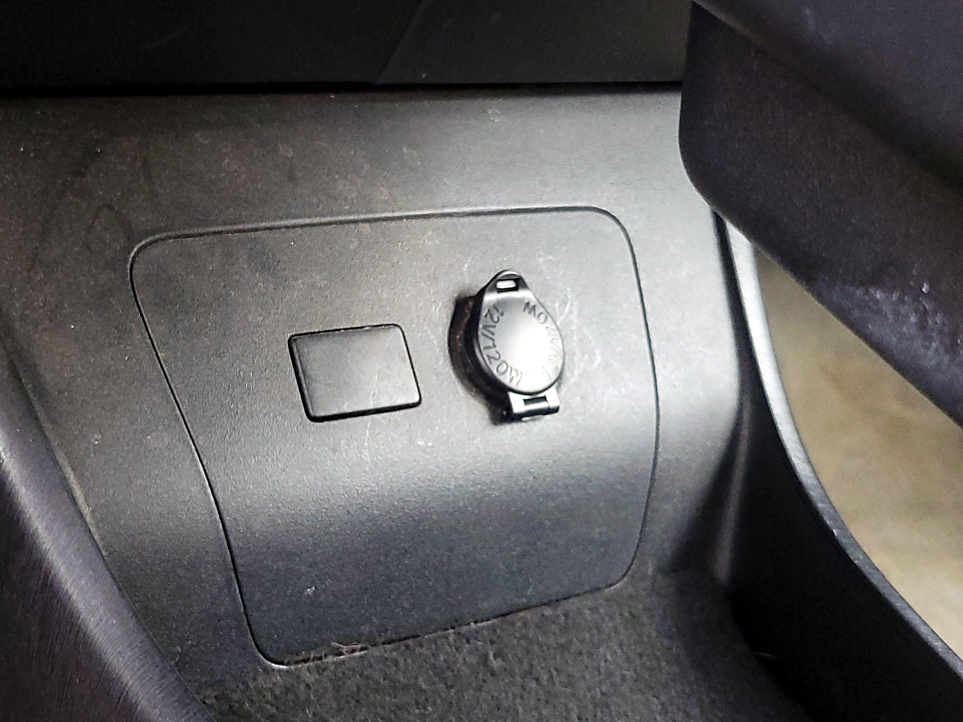 Thumbnail: 2015 Toyota Prius - 18