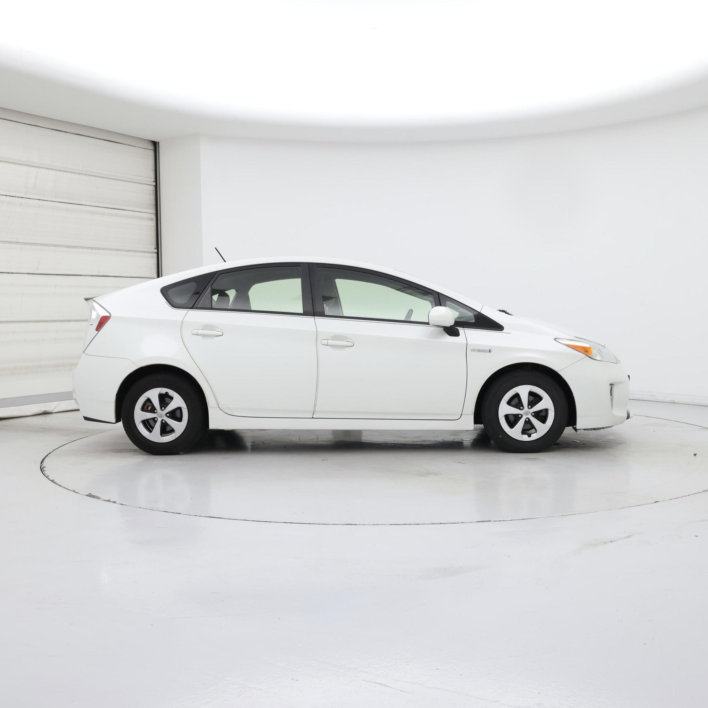 Thumbnail: 2015 Toyota Prius - 7