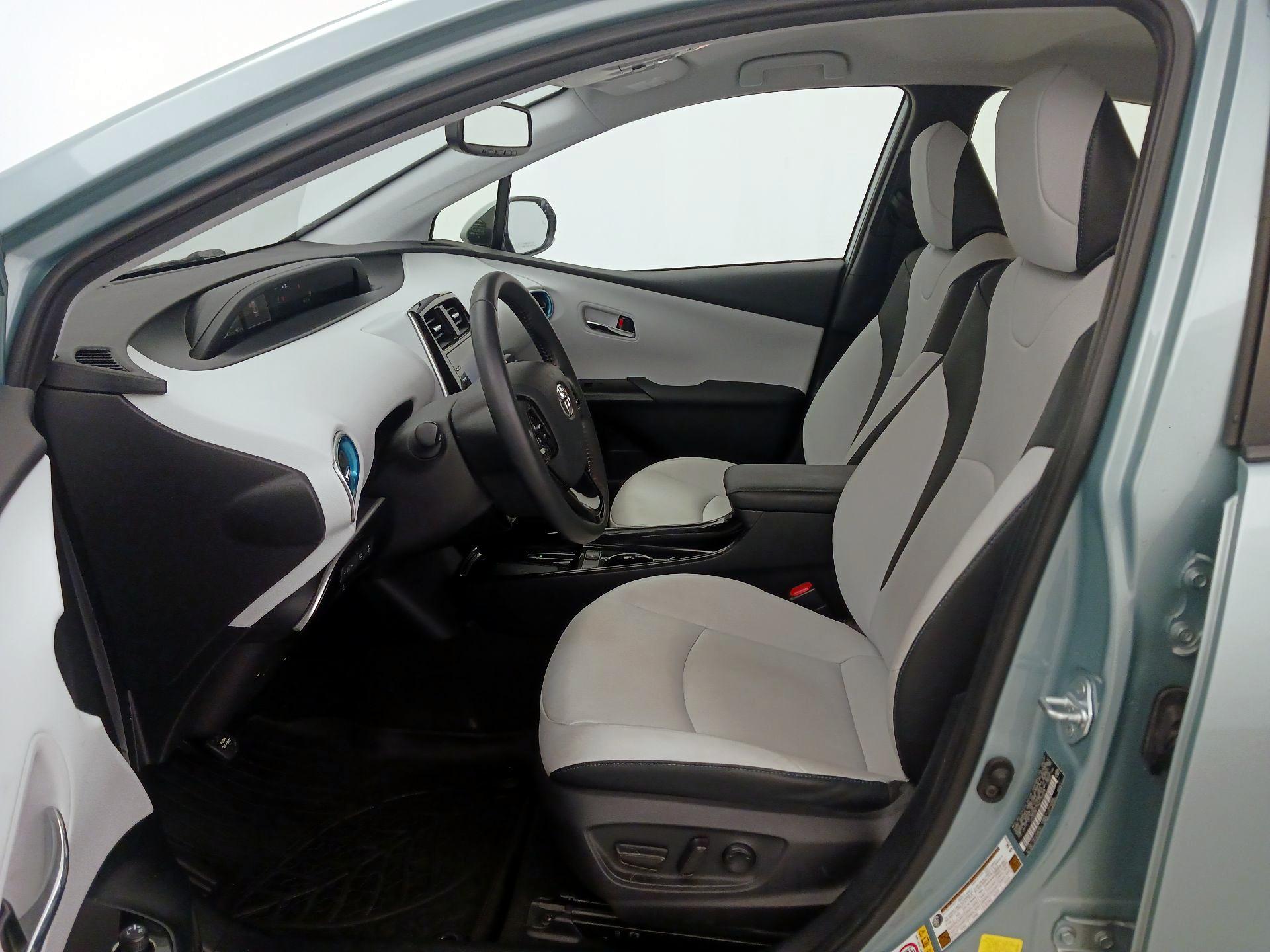 Thumbnail: 2021 Toyota Prius - 11