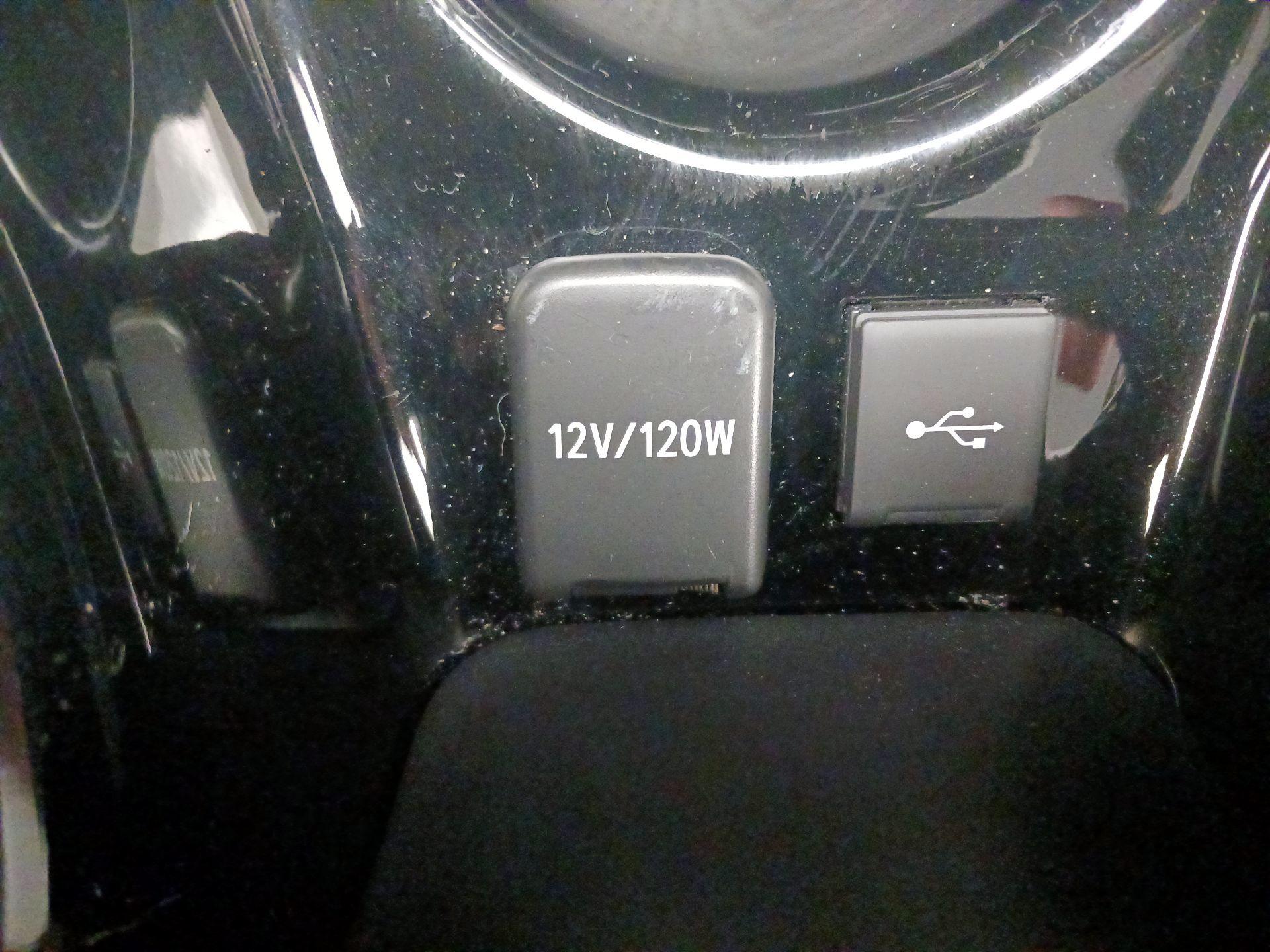 Thumbnail: 2021 Toyota Prius - 18