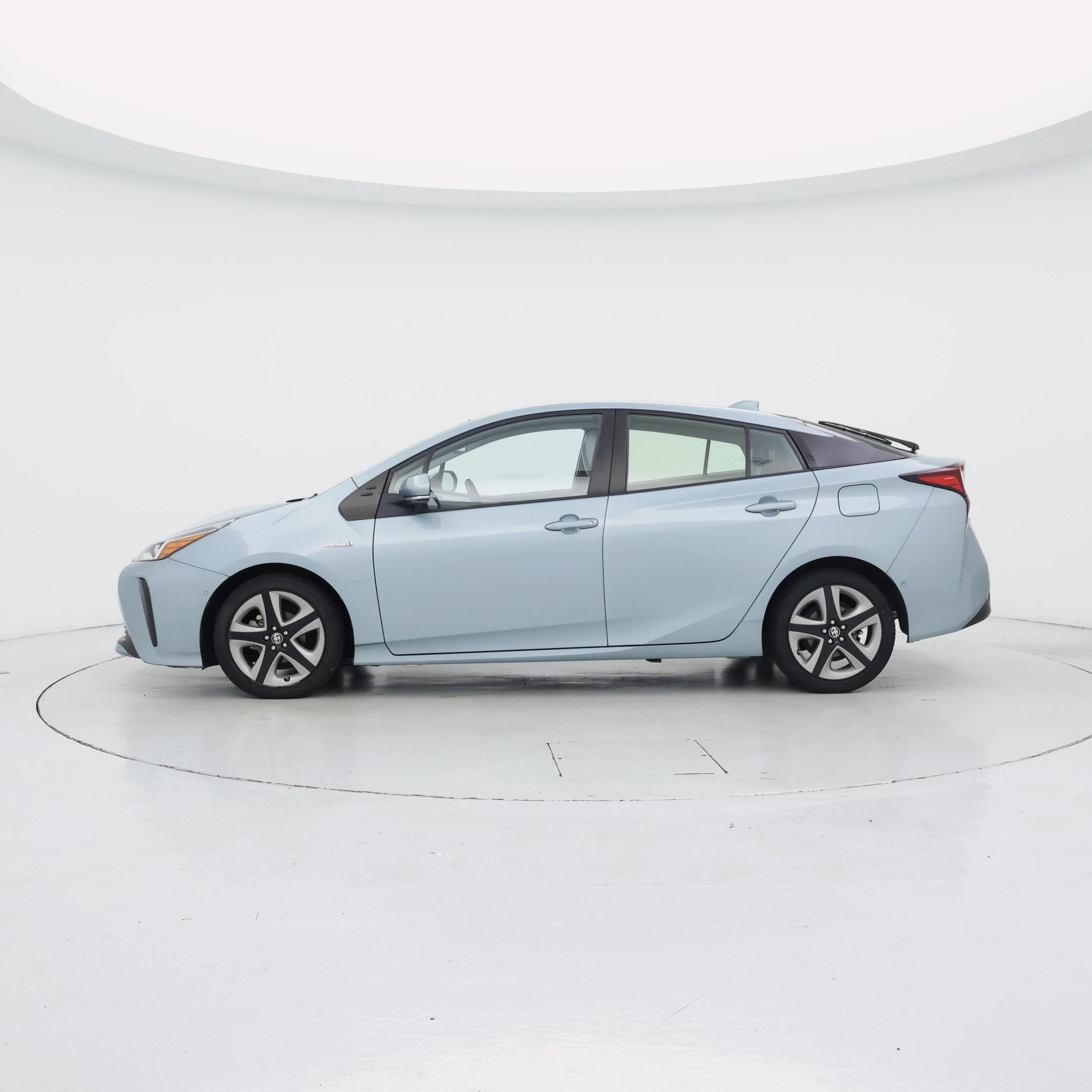 Thumbnail: 2021 Toyota Prius - 3