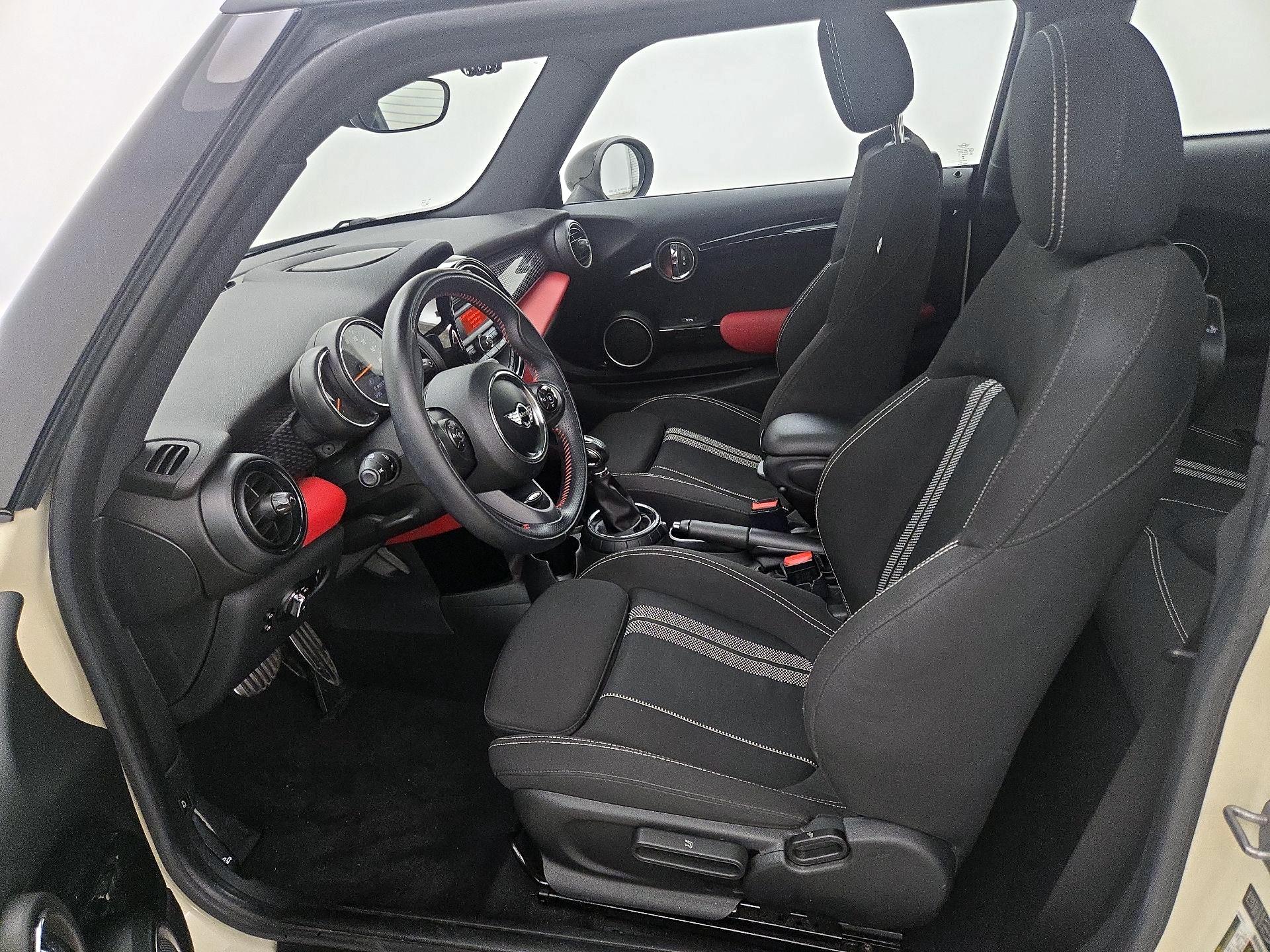 Thumbnail: 2015 MINI Cooper Hardtop - 11