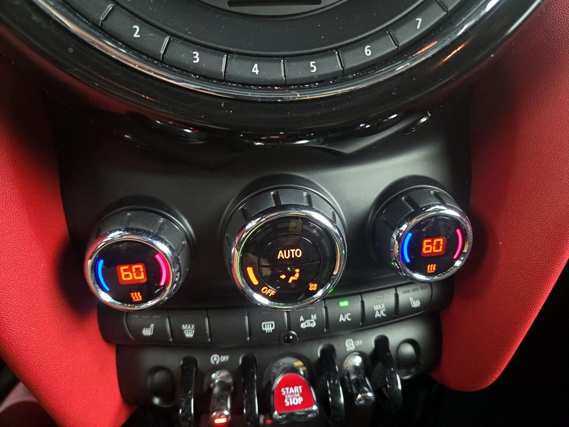 Thumbnail: 2015 MINI Cooper Hardtop - 15