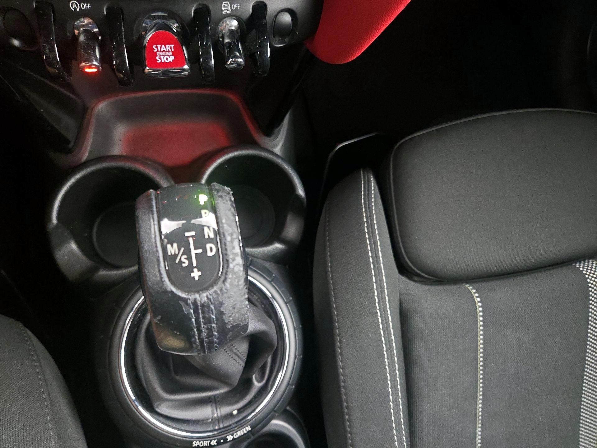 Thumbnail: 2015 MINI Cooper Hardtop - 16