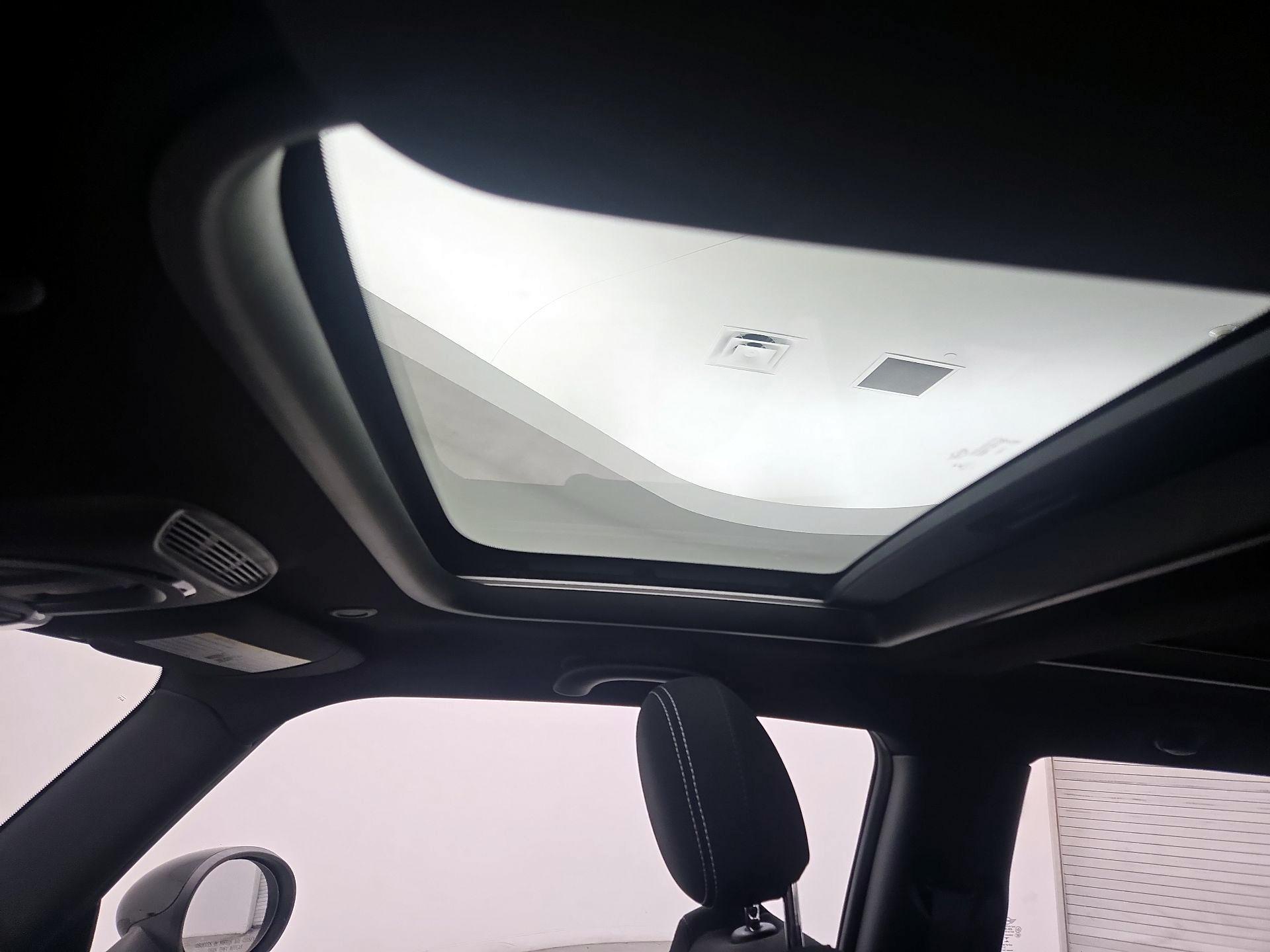 Thumbnail: 2015 MINI Cooper Hardtop - 18
