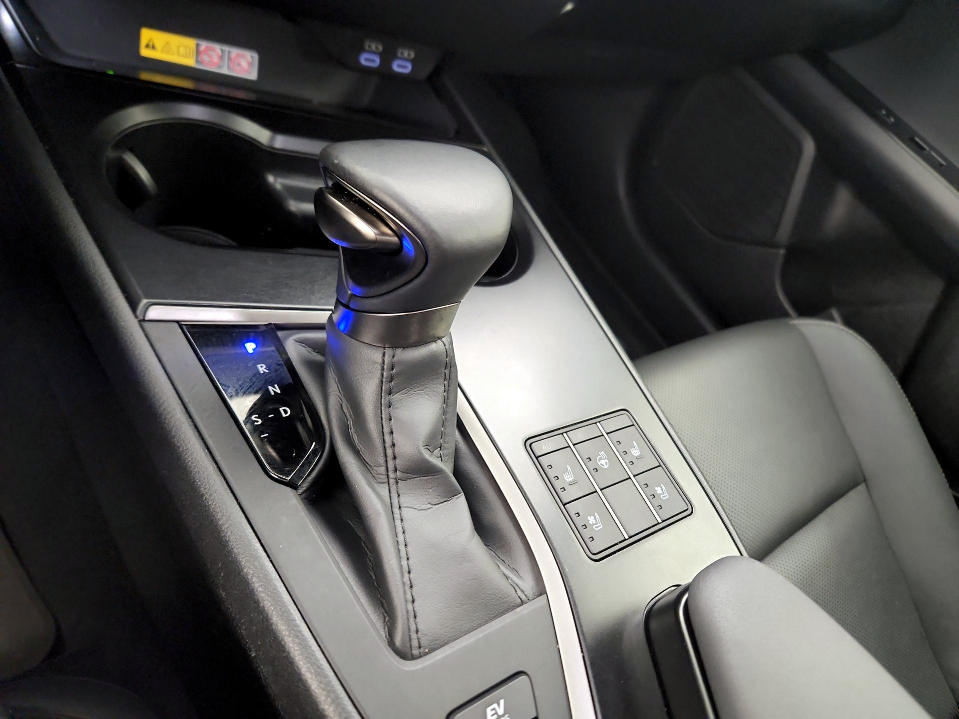 Thumbnail: 2024 Lexus UX - 15