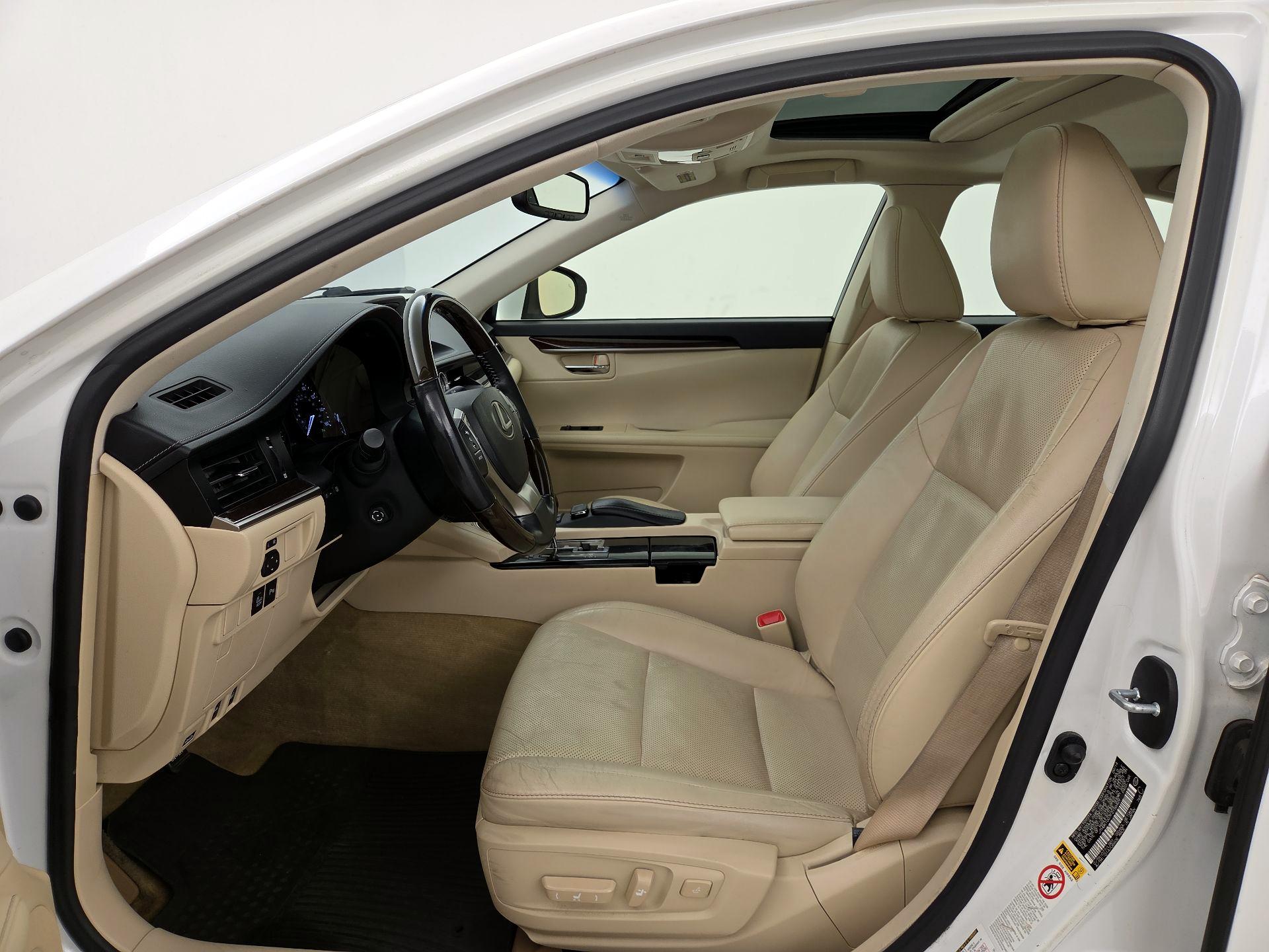 Thumbnail: 2015 Lexus ES - 11