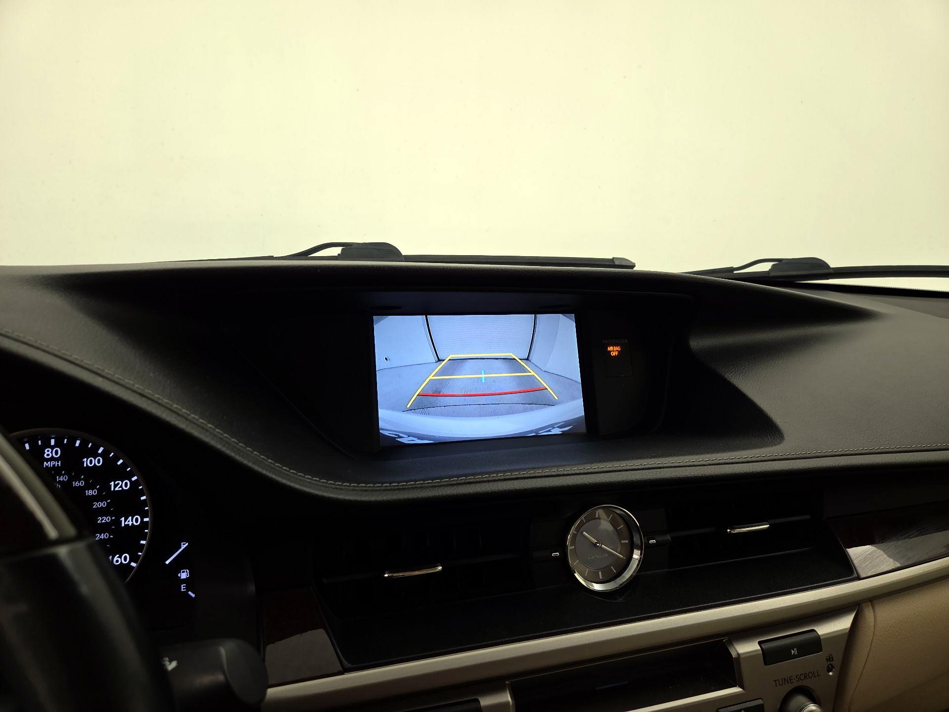 Thumbnail: 2015 Lexus ES - 15