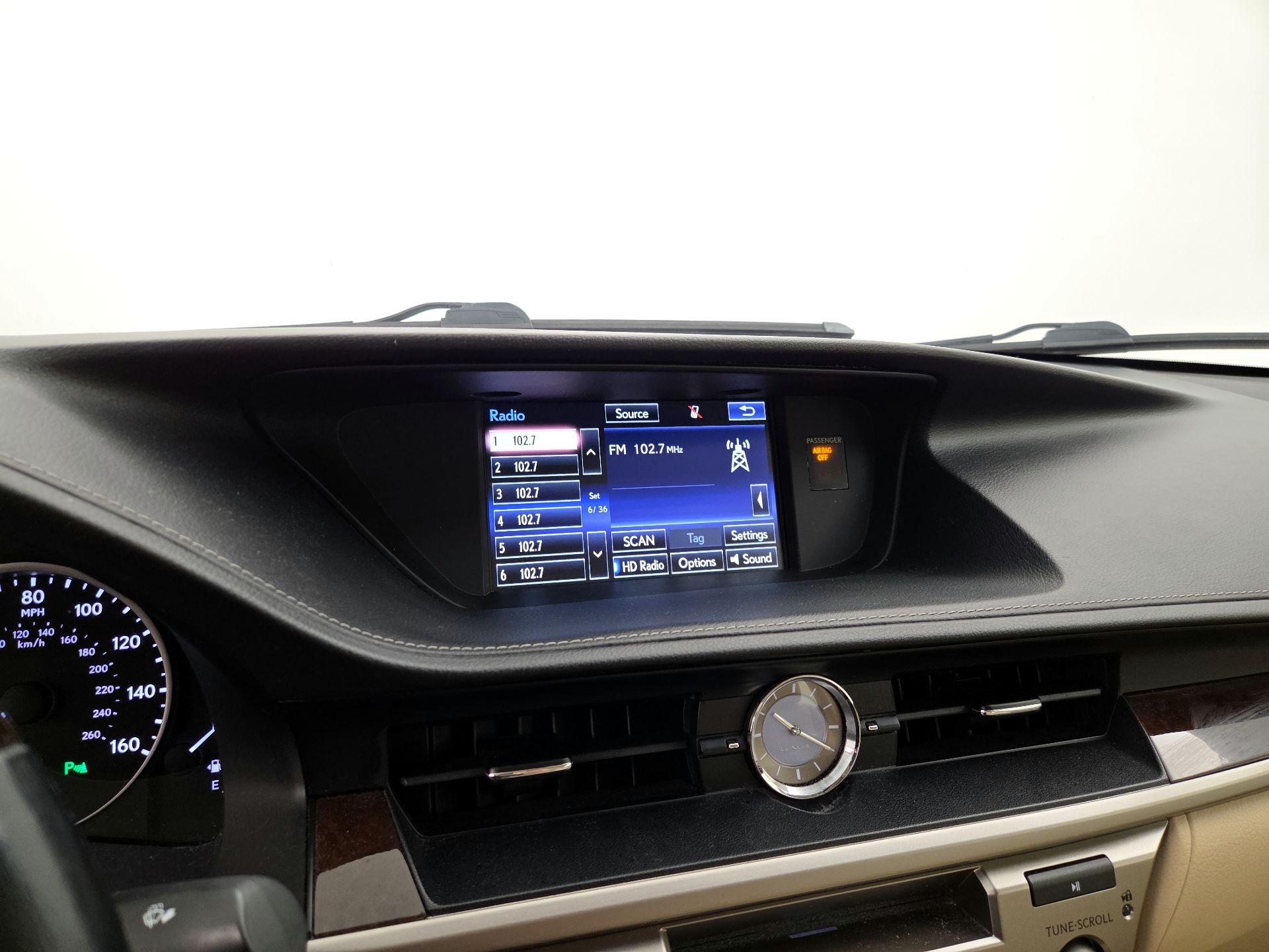 Thumbnail: 2015 Lexus ES - 16