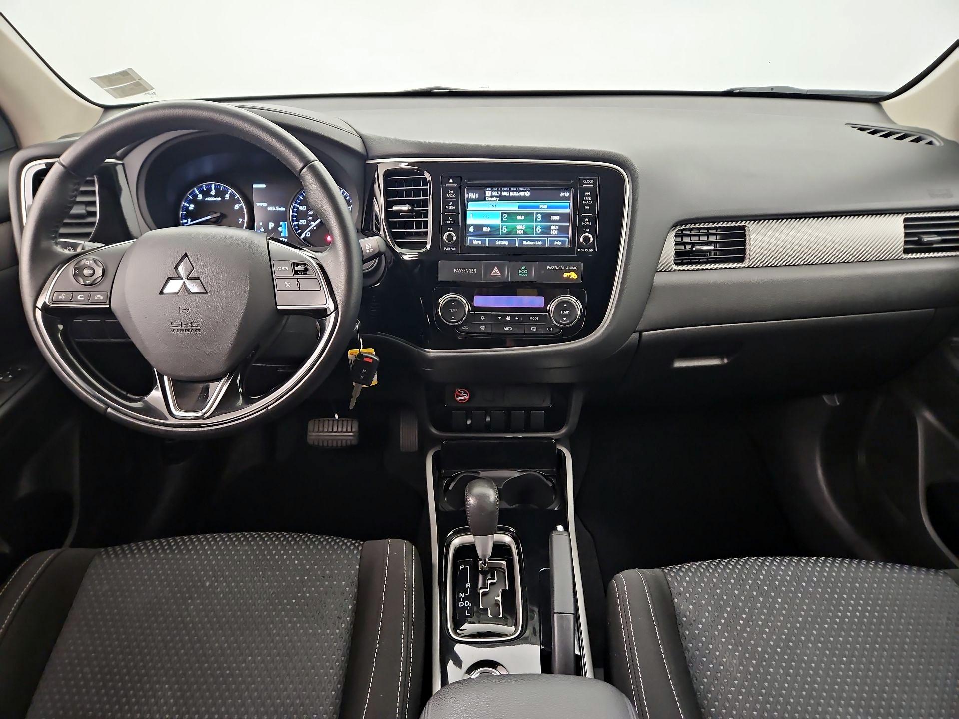 Thumbnail: 2017 Mitsubishi Outlander - 9