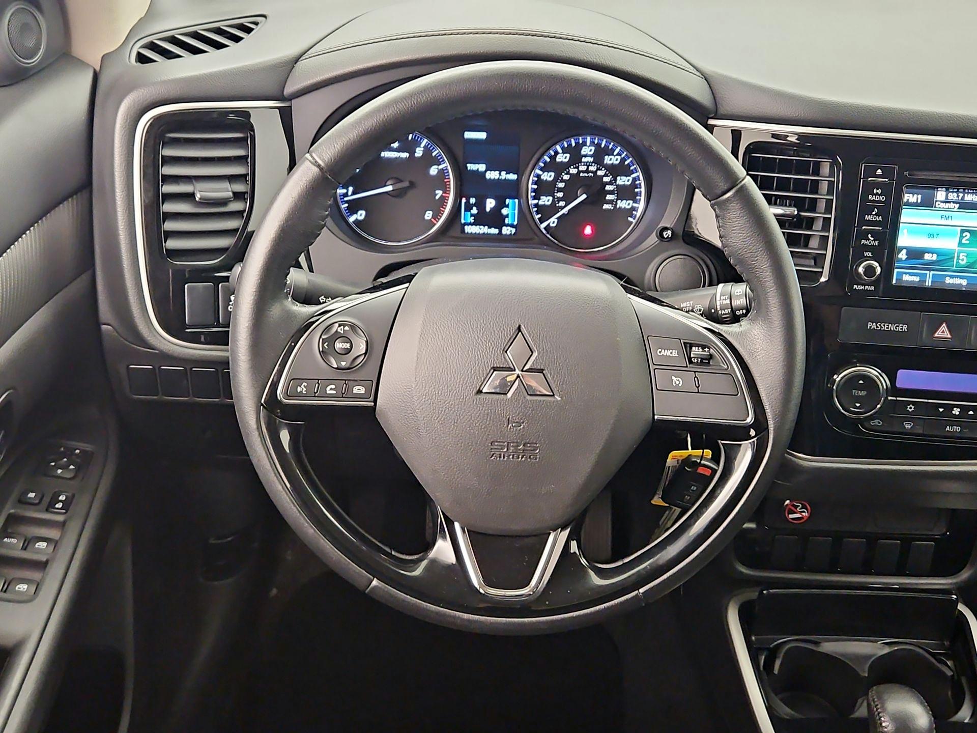 Thumbnail: 2017 Mitsubishi Outlander - 10