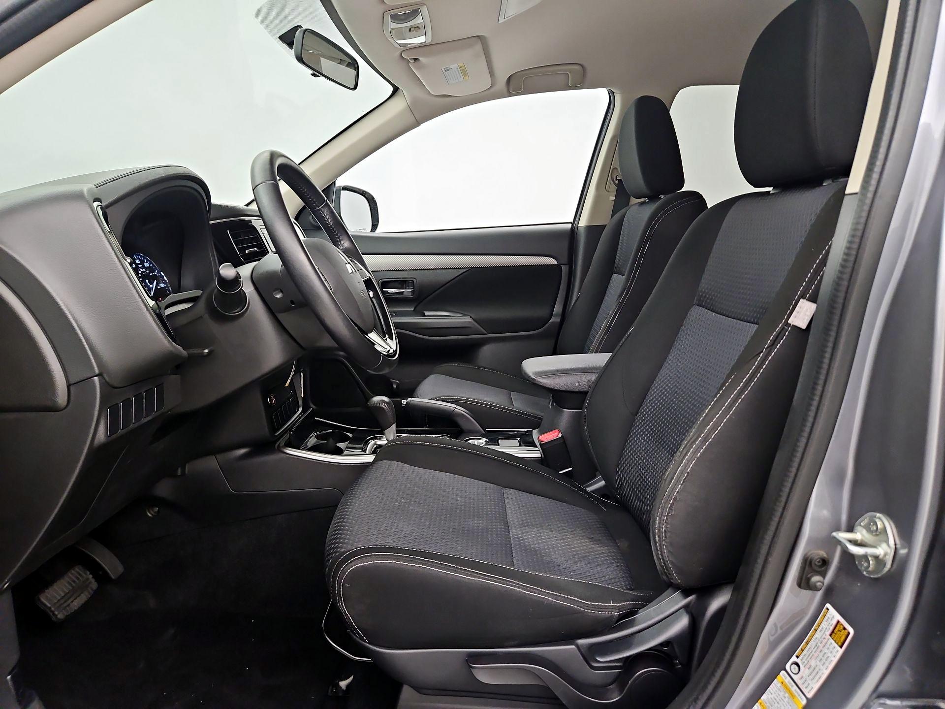 Thumbnail: 2017 Mitsubishi Outlander - 11