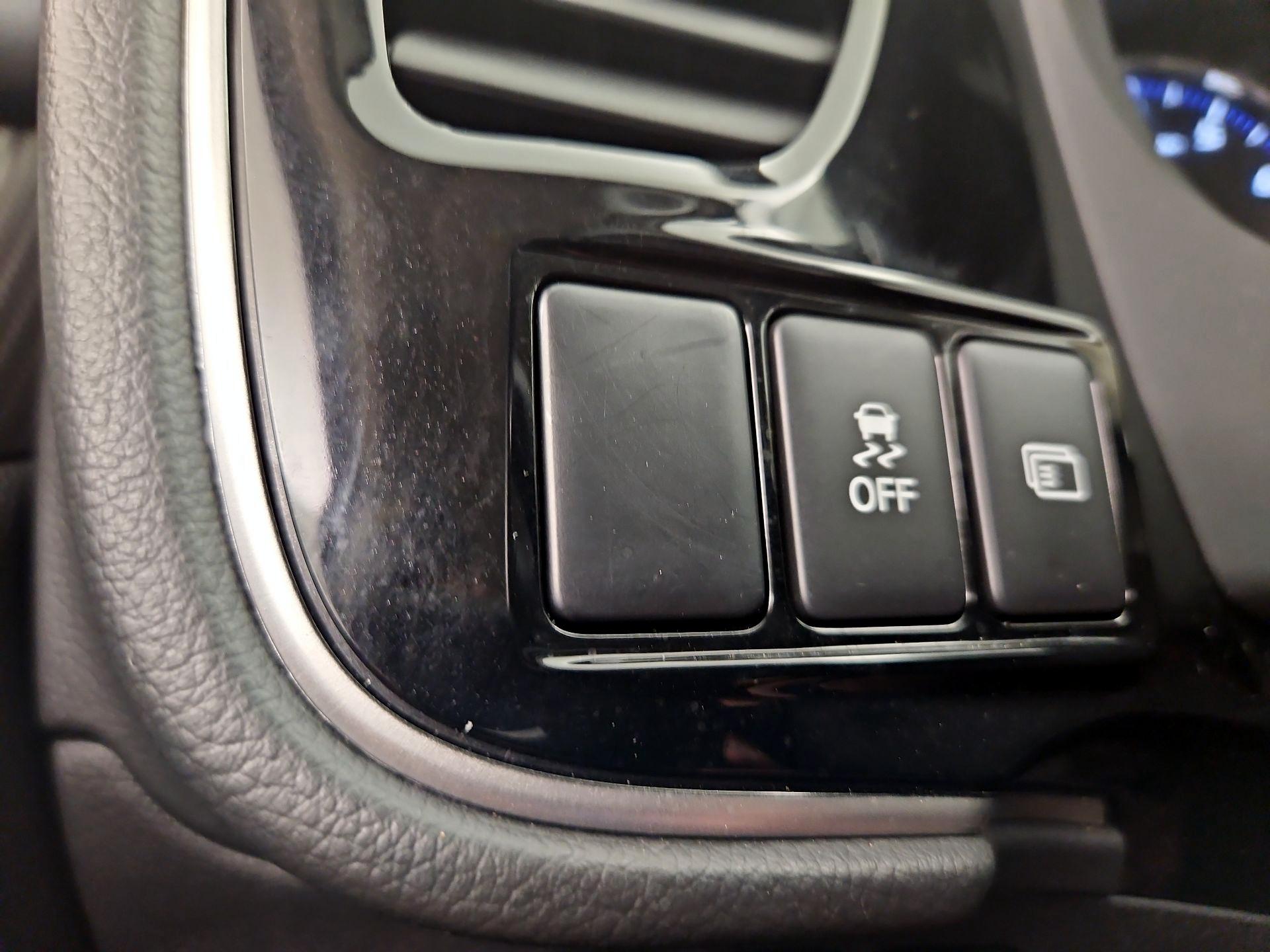 Thumbnail: 2017 Mitsubishi Outlander - 13