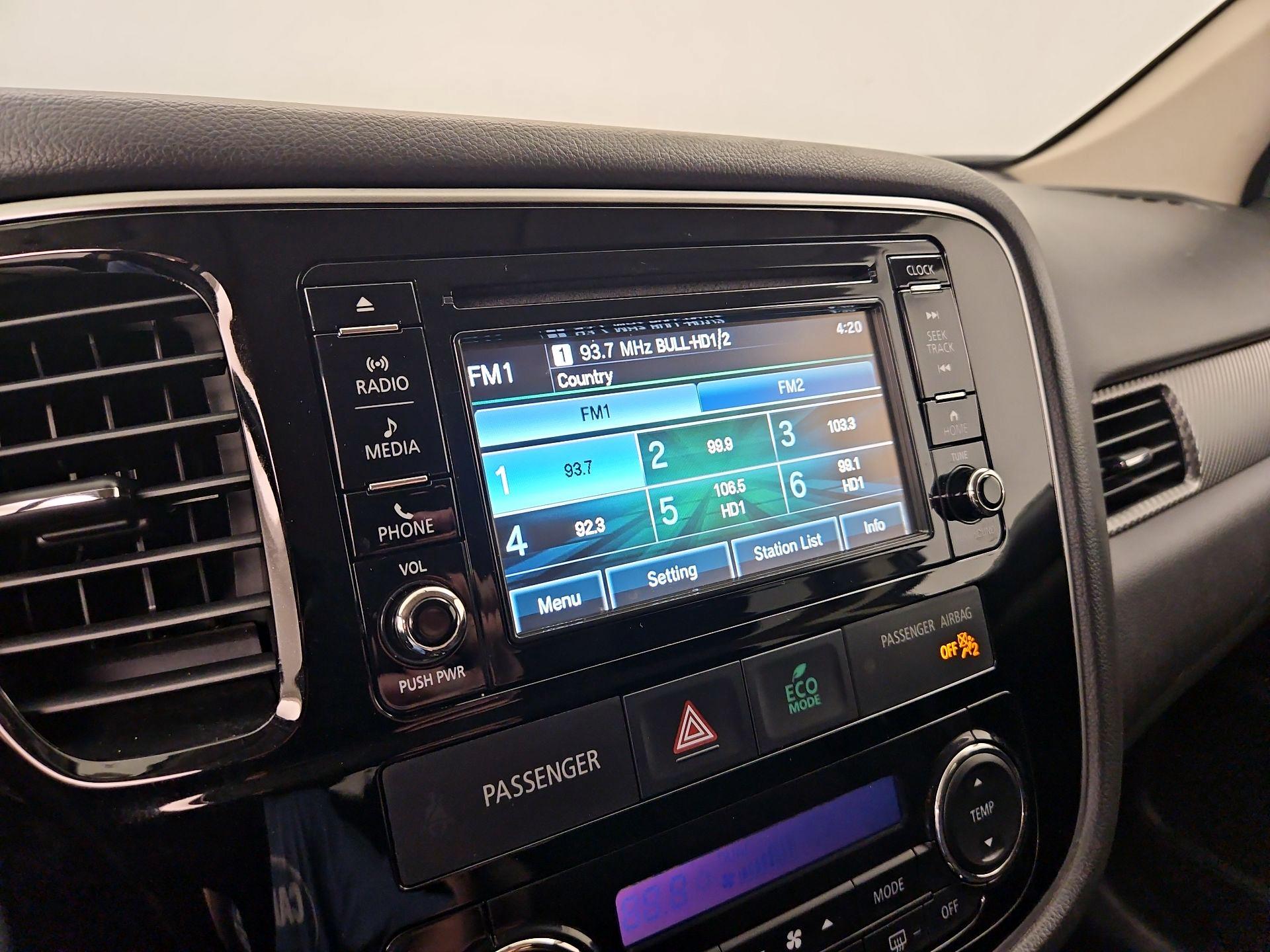 Thumbnail: 2017 Mitsubishi Outlander - 15