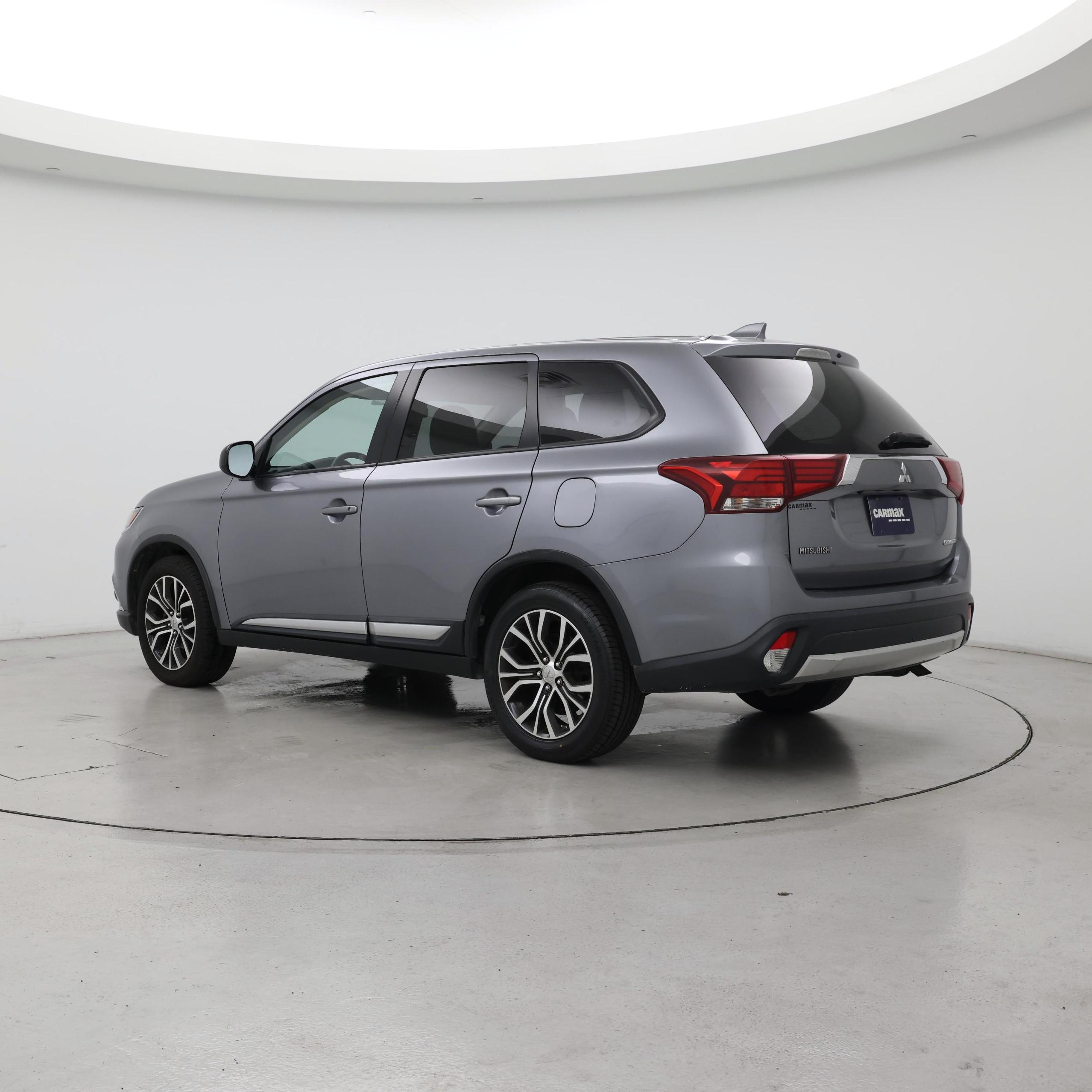 Thumbnail: 2017 Mitsubishi Outlander - 2
