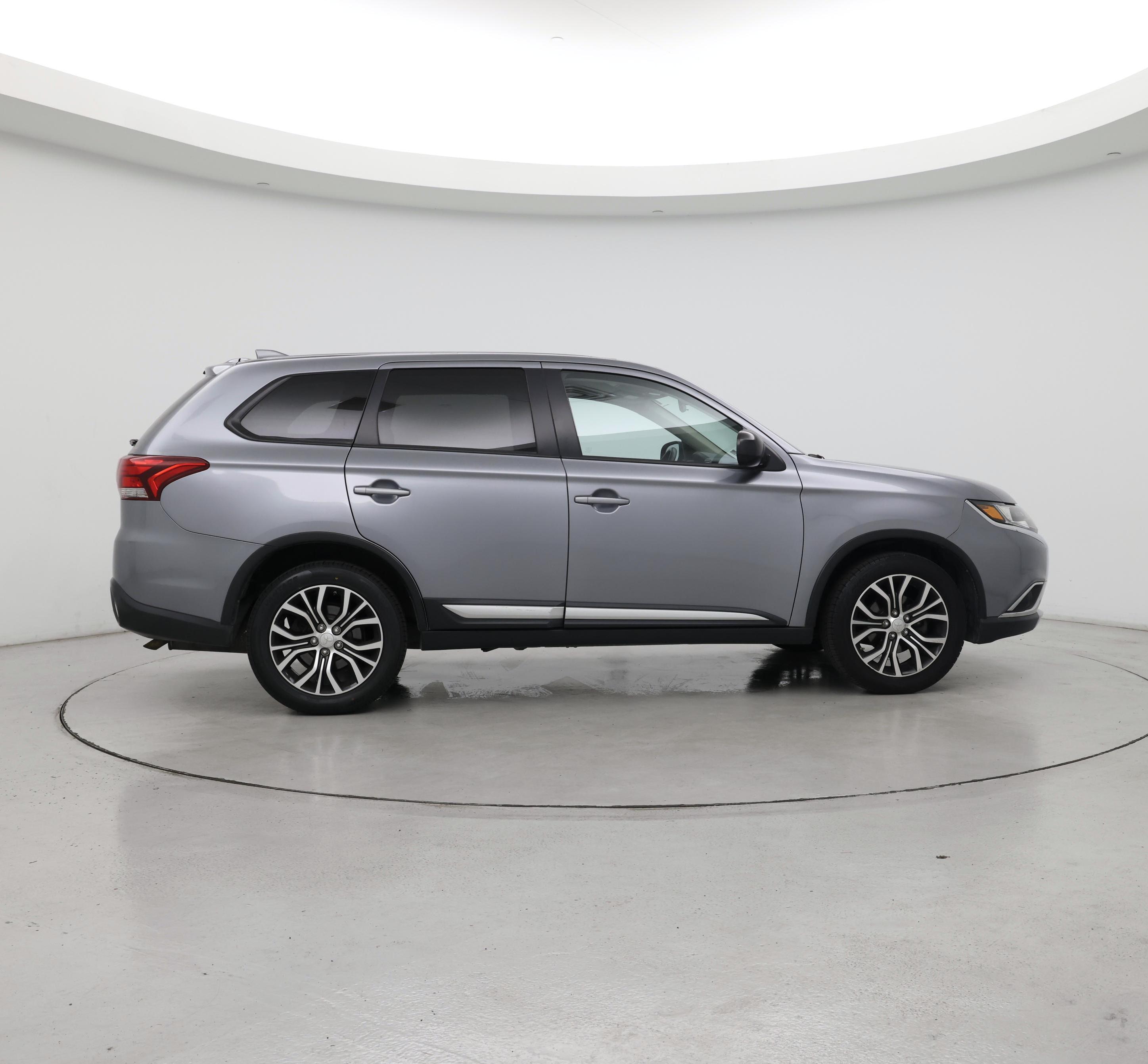 Thumbnail: 2017 Mitsubishi Outlander - 7