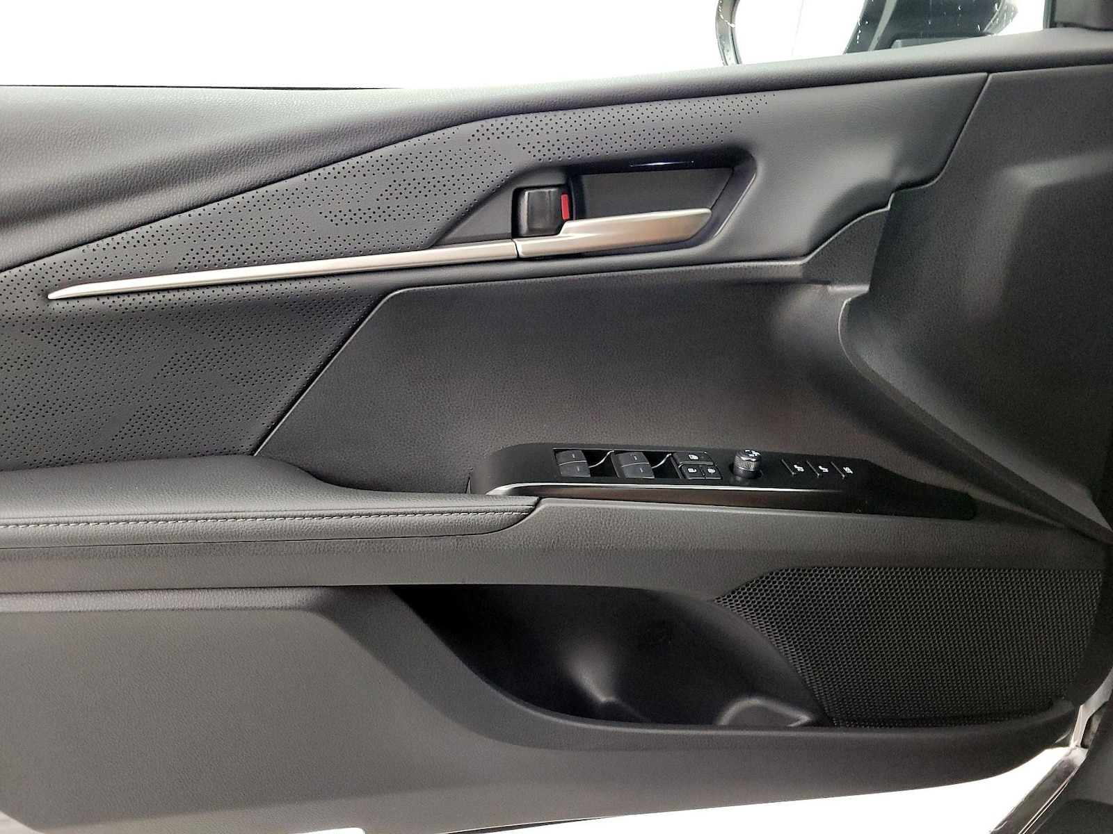 2026 Toyota Camry XSE - Photo 13