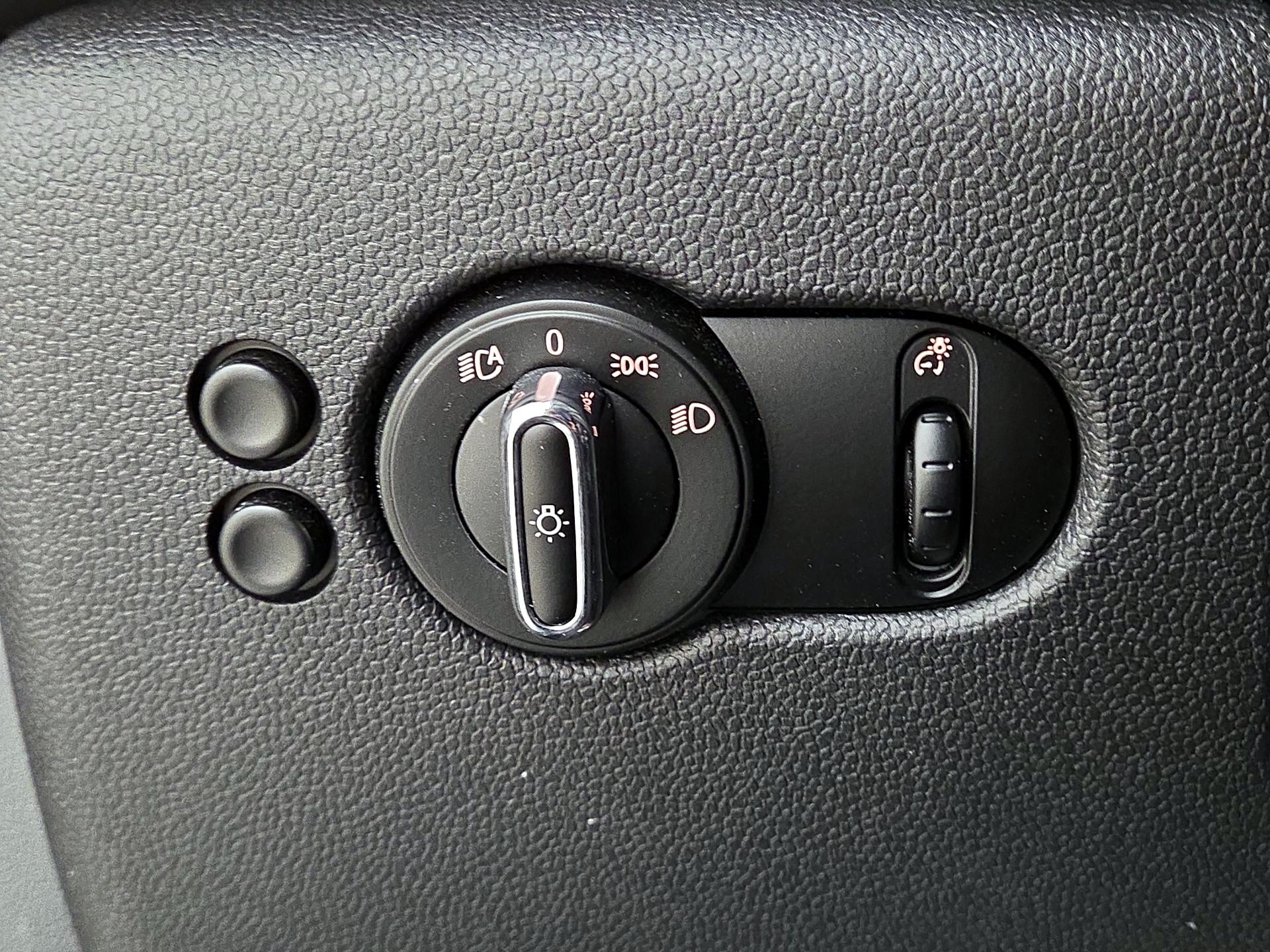 Thumbnail: 2019 MINI Cooper Hardtop - 13