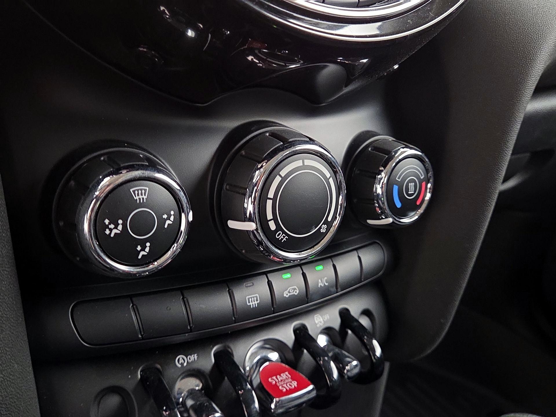 Thumbnail: 2019 MINI Cooper Hardtop - 16