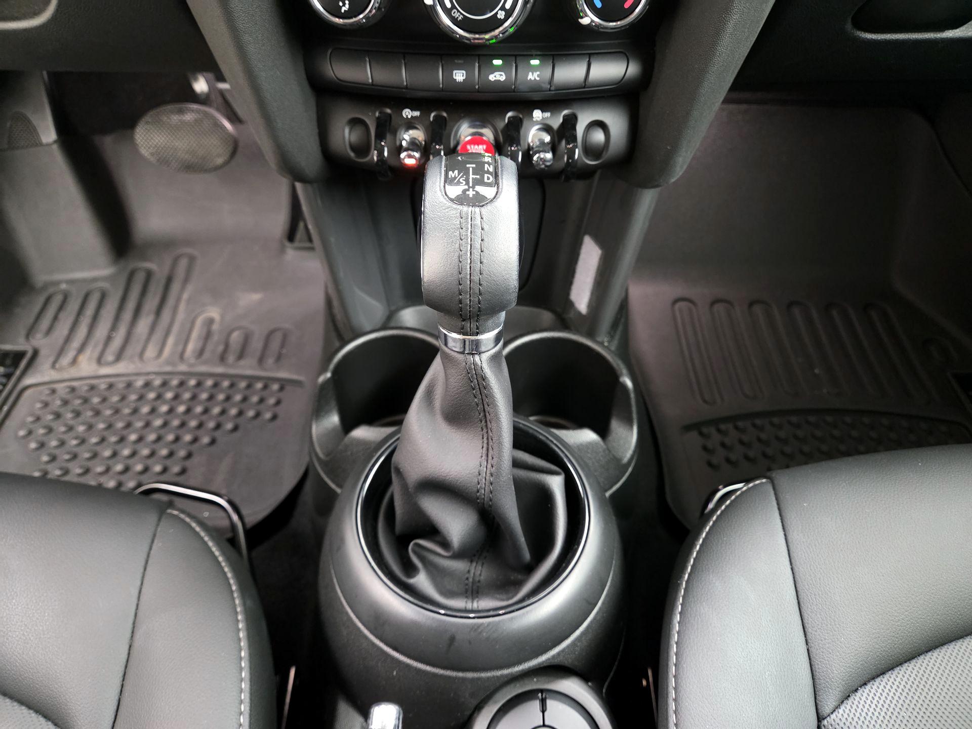 Thumbnail: 2019 MINI Cooper Hardtop - 17