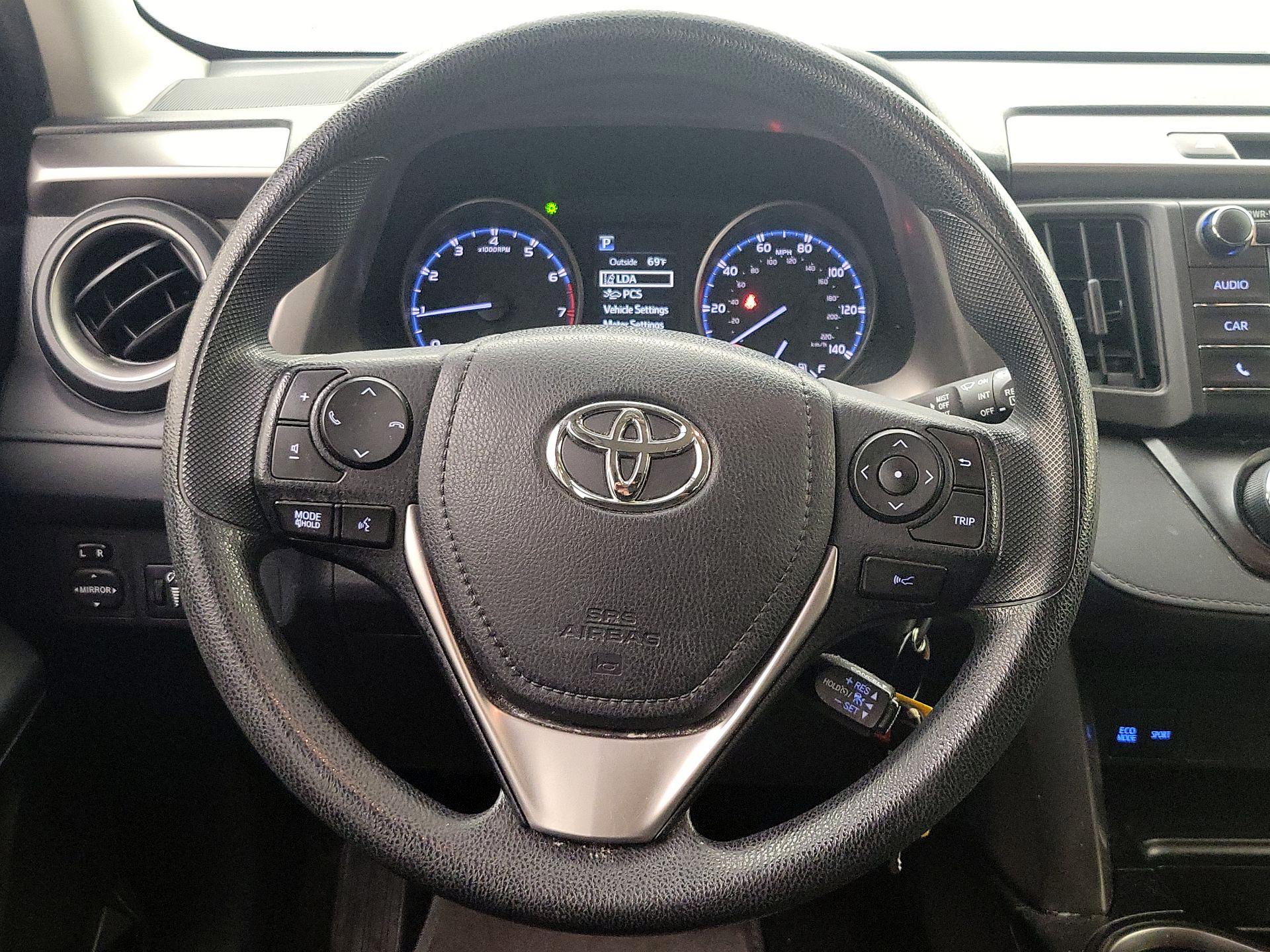 Thumbnail: 2018 Toyota RAV4 - 10