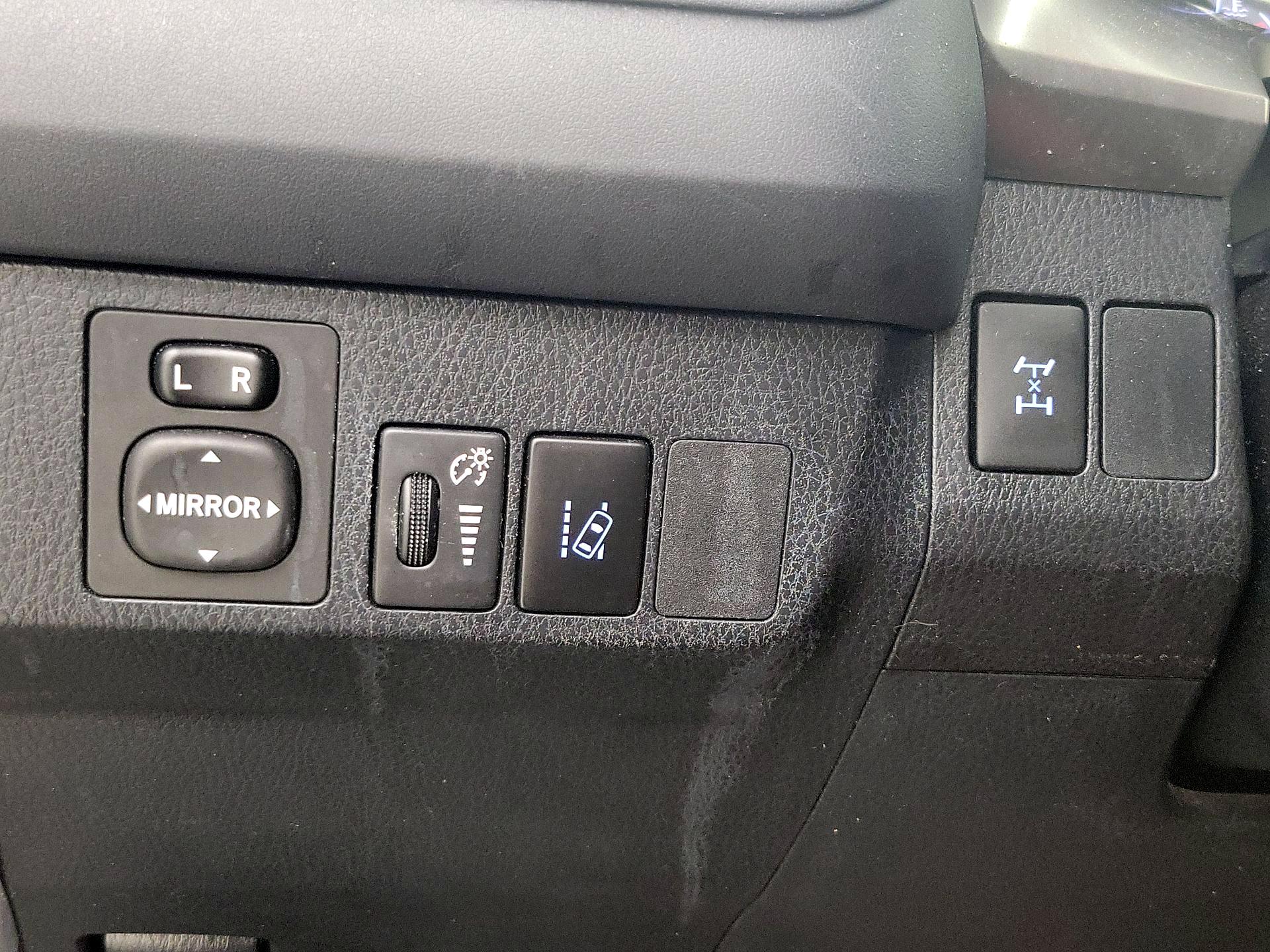 Thumbnail: 2018 Toyota RAV4 - 13