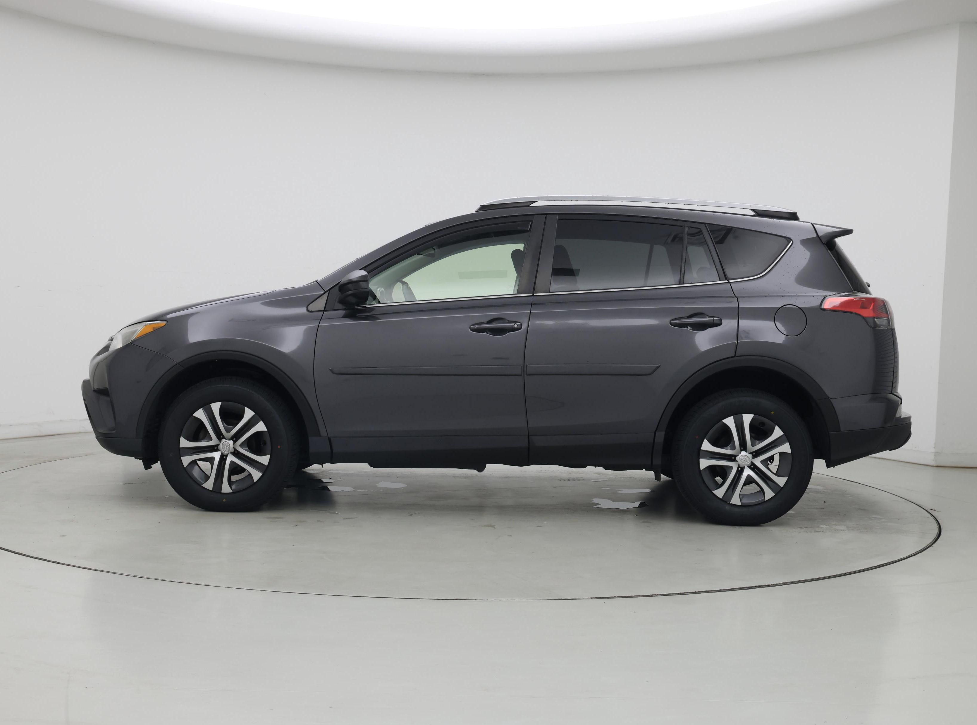 Thumbnail: 2018 Toyota RAV4 - 3