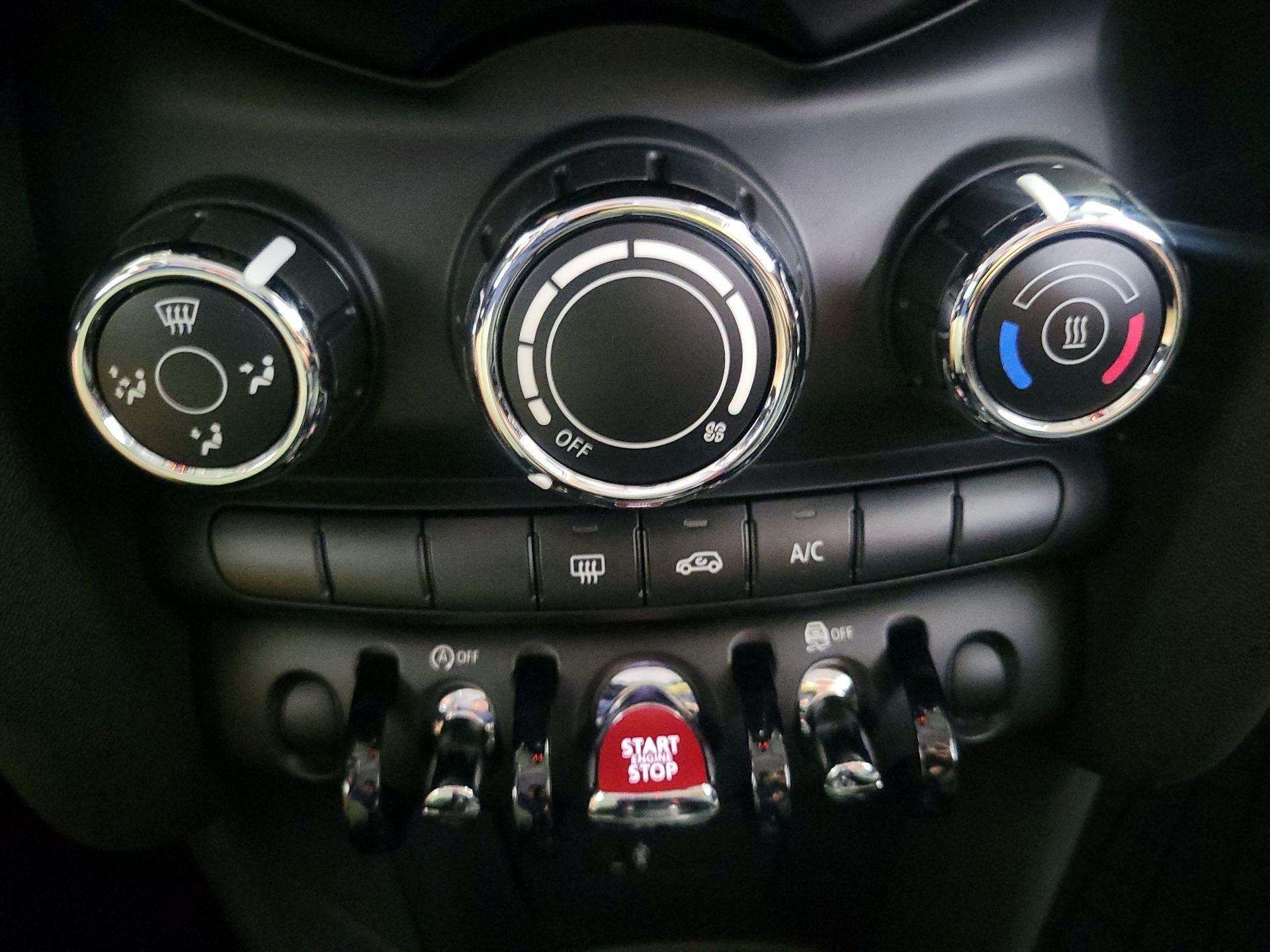 Thumbnail: 2020 MINI Cooper Hardtop - 16