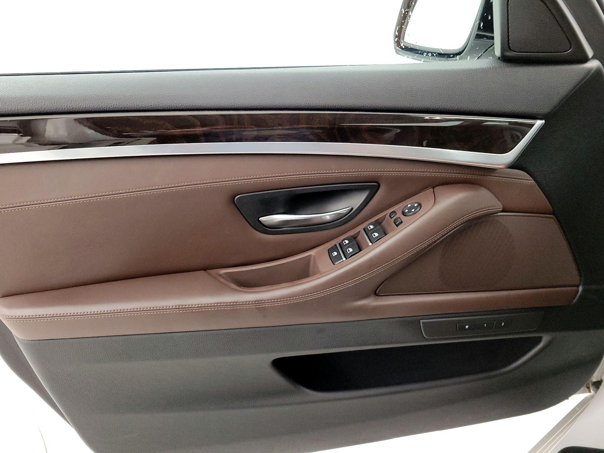 Thumbnail: 2014 BMW 5 Series - 12