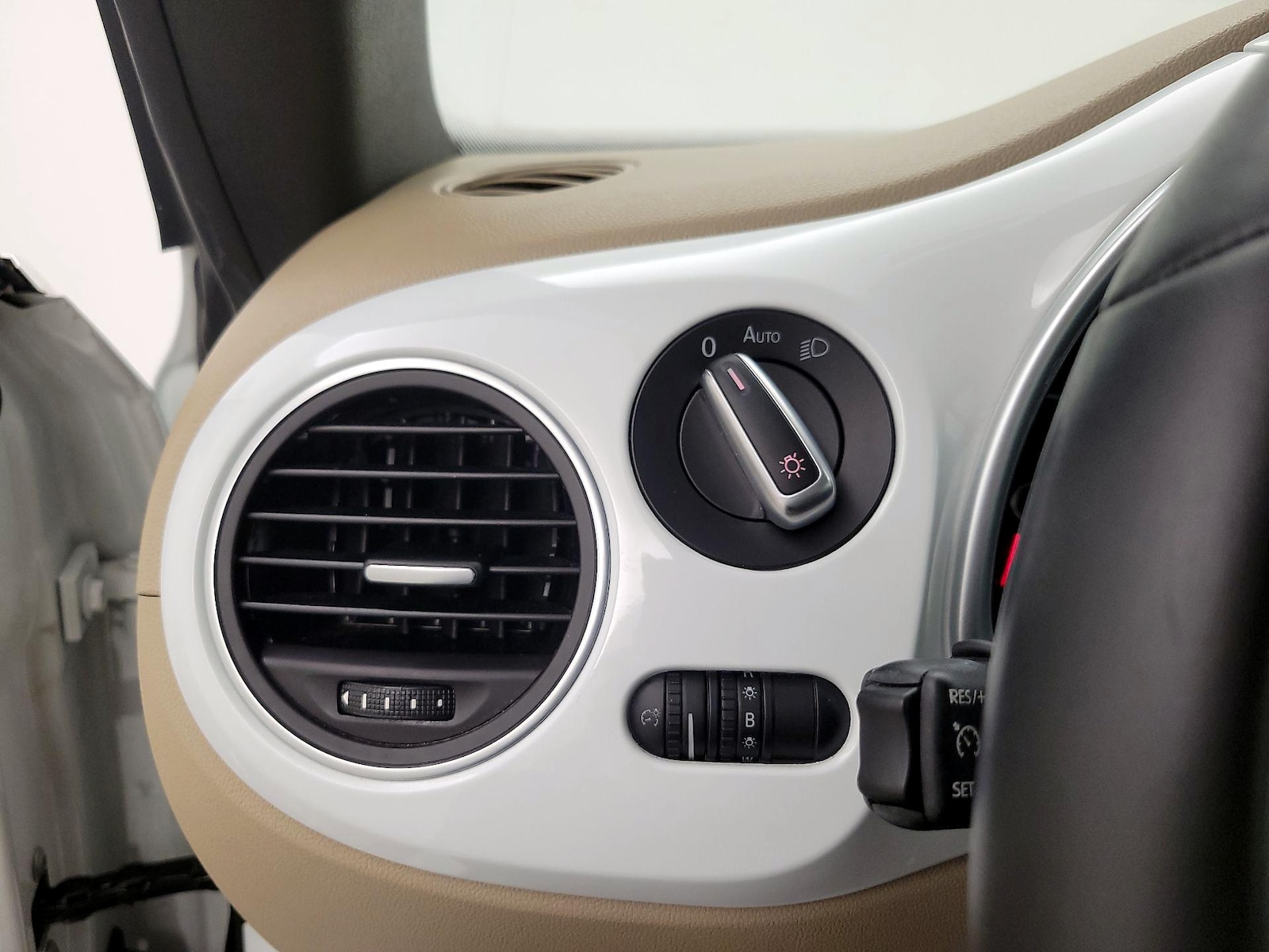 2018 Volkswagen Beetle S - Photo 14