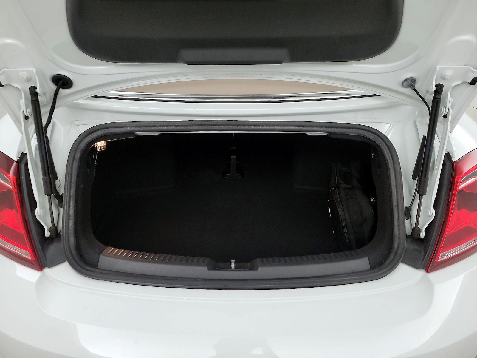 2018 Volkswagen Beetle S - Photo 21