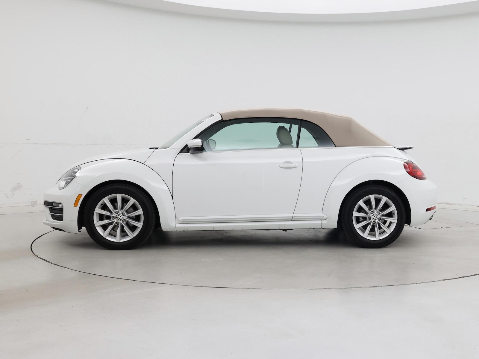 2018 Volkswagen Beetle S - Photo 4