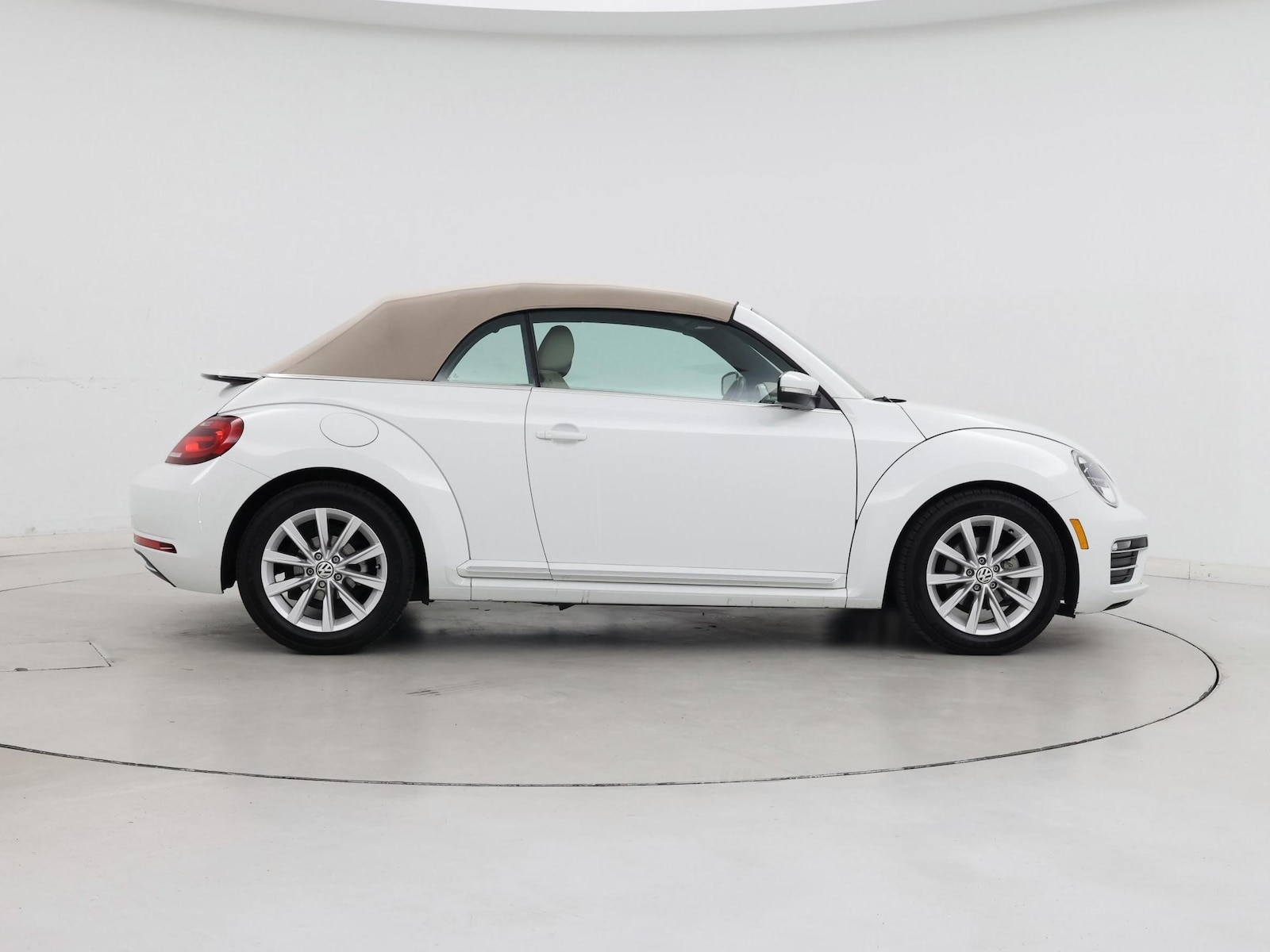 2018 Volkswagen Beetle S - Photo 8