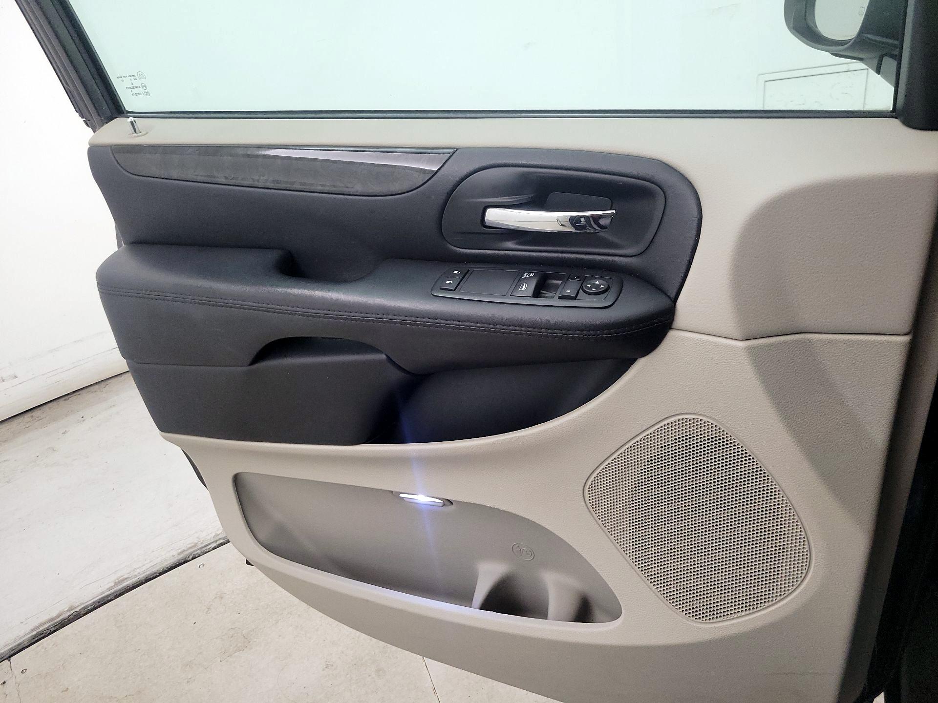 Thumbnail: 2017 Dodge Grand Caravan - 12