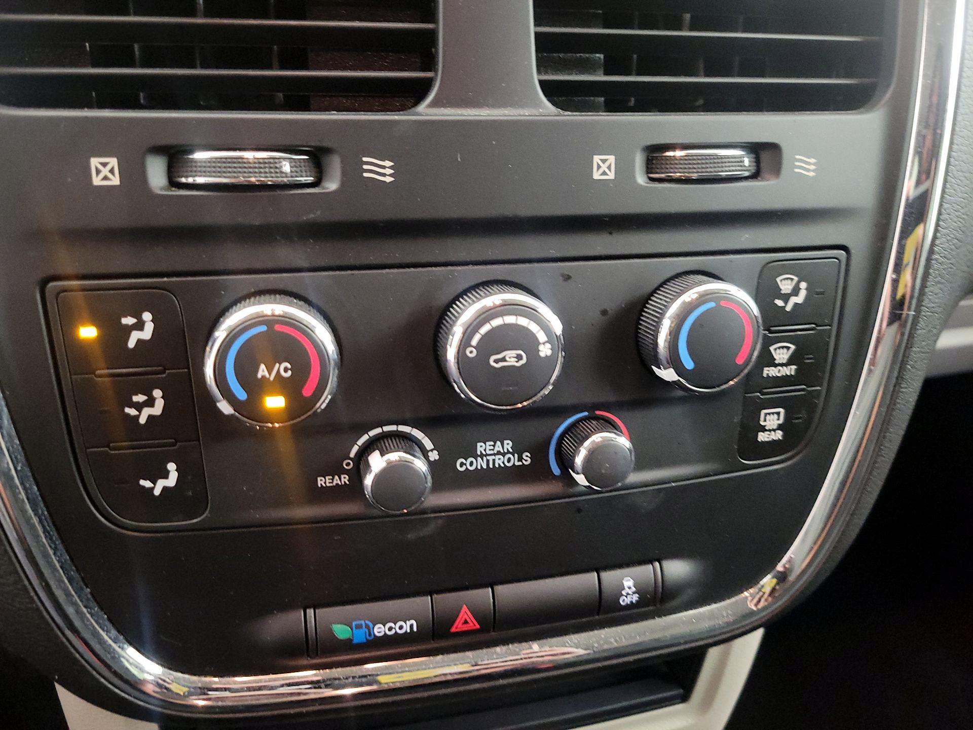 Thumbnail: 2017 Dodge Grand Caravan - 15