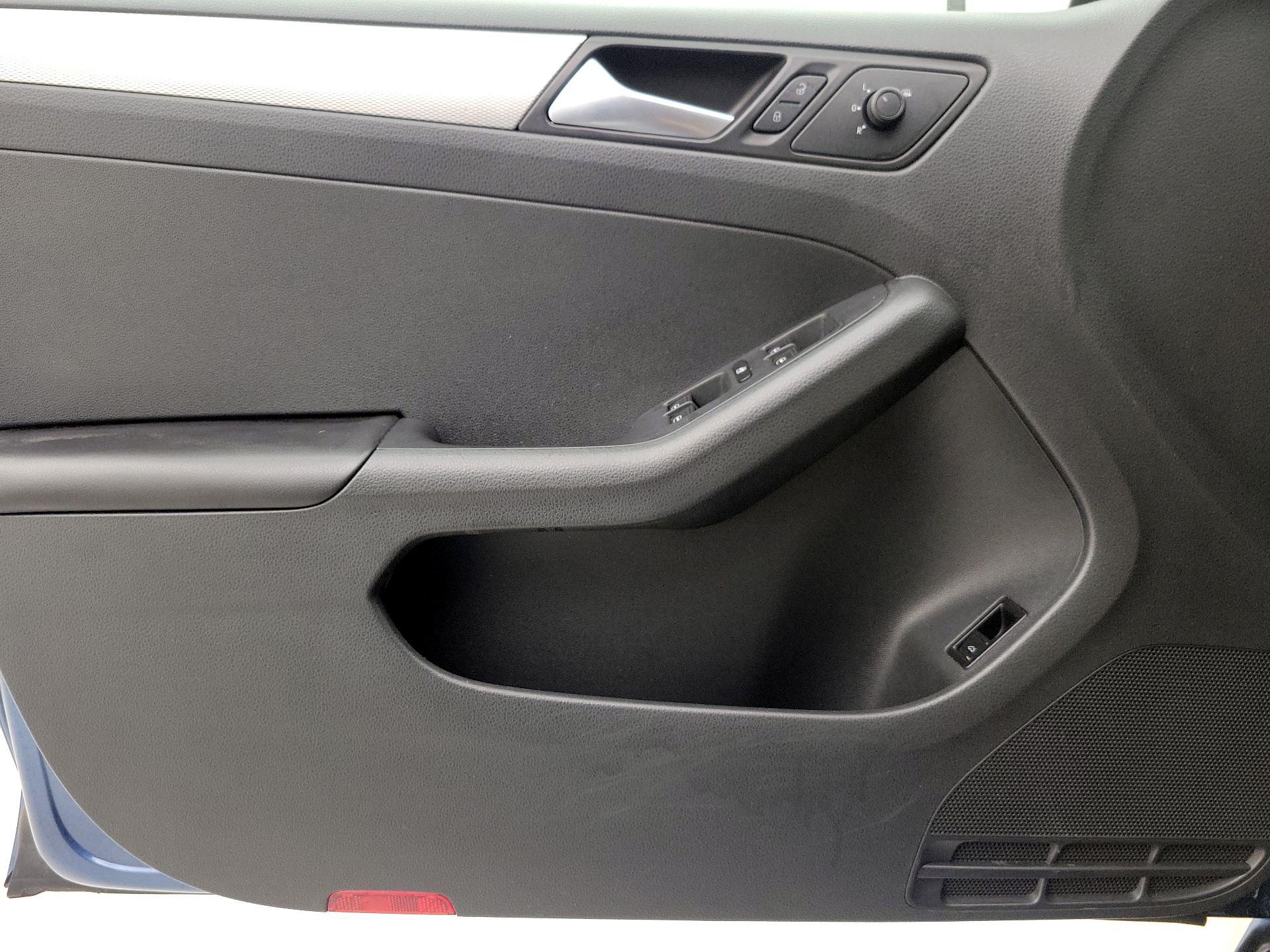 Thumbnail: 2015 Volkswagen Jetta - 12