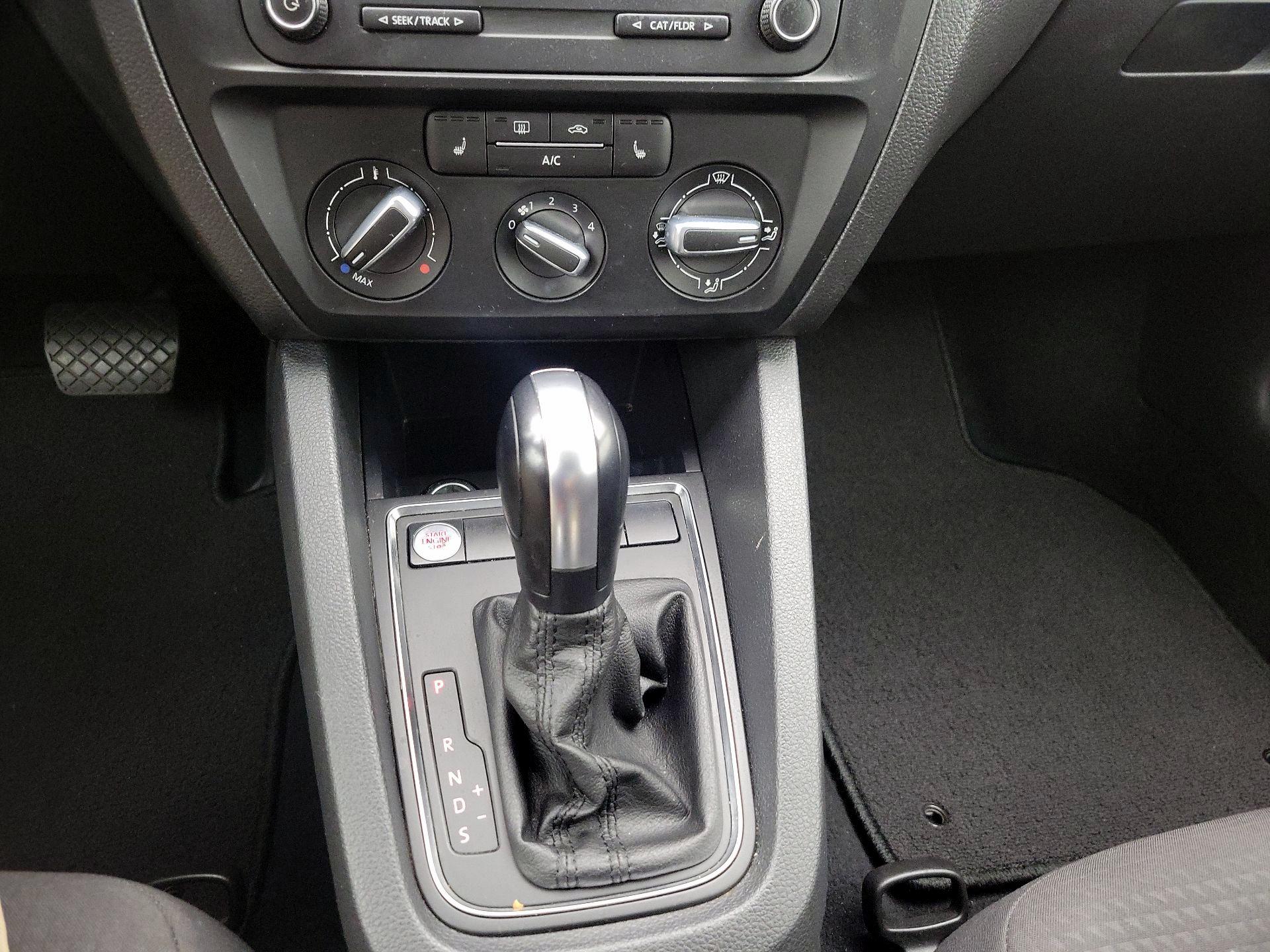 Thumbnail: 2015 Volkswagen Jetta - 16