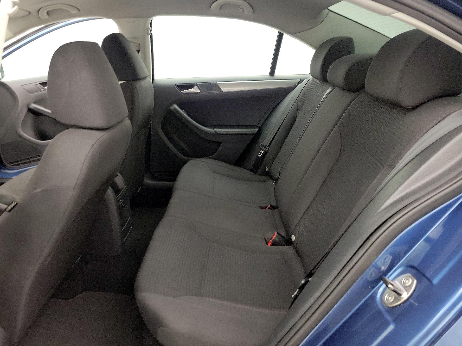 Thumbnail: 2015 Volkswagen Jetta - 18