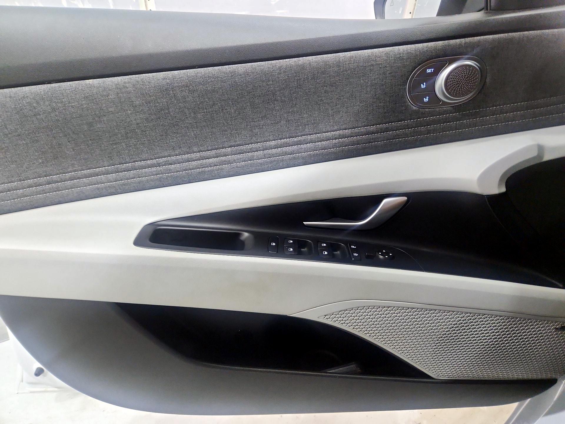 Thumbnail: 2023 Hyundai Elantra - 12