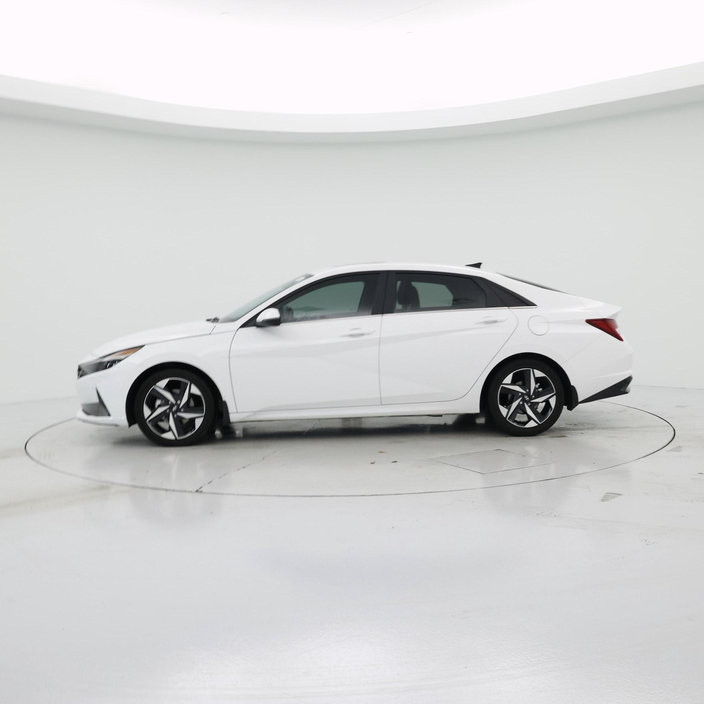 Thumbnail: 2023 Hyundai Elantra - 3
