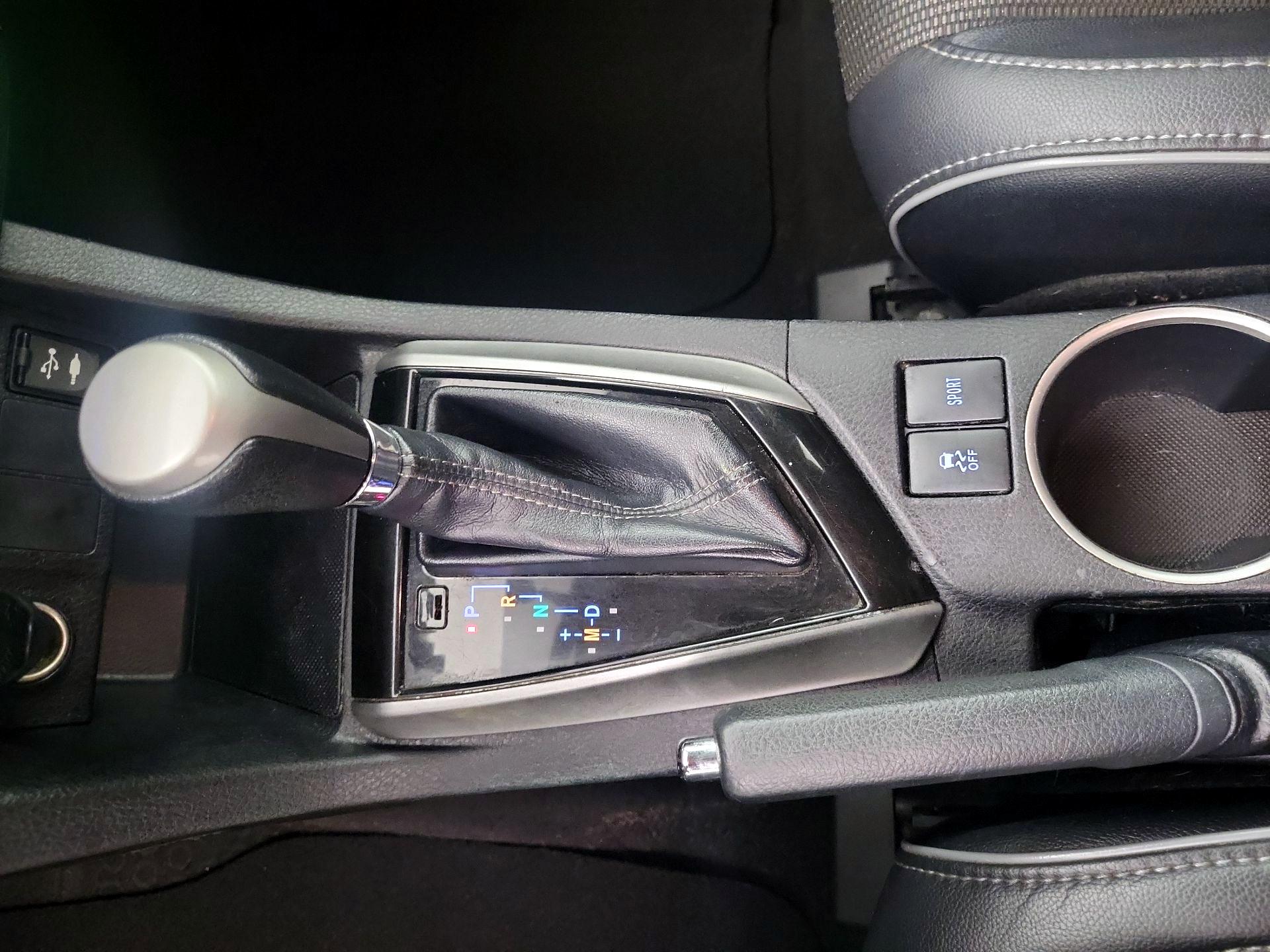 Thumbnail: 2015 Toyota Corolla - 17