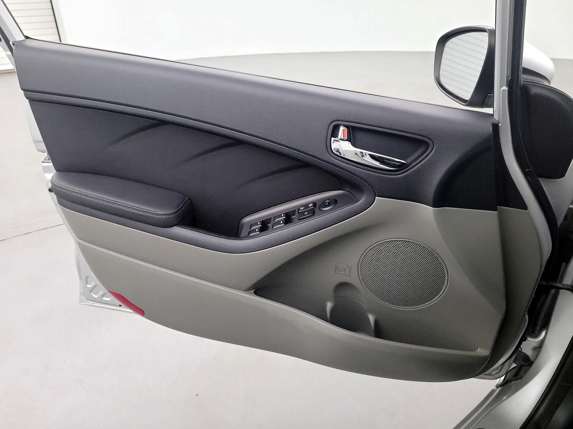 Thumbnail: 2015 Kia Forte - 12