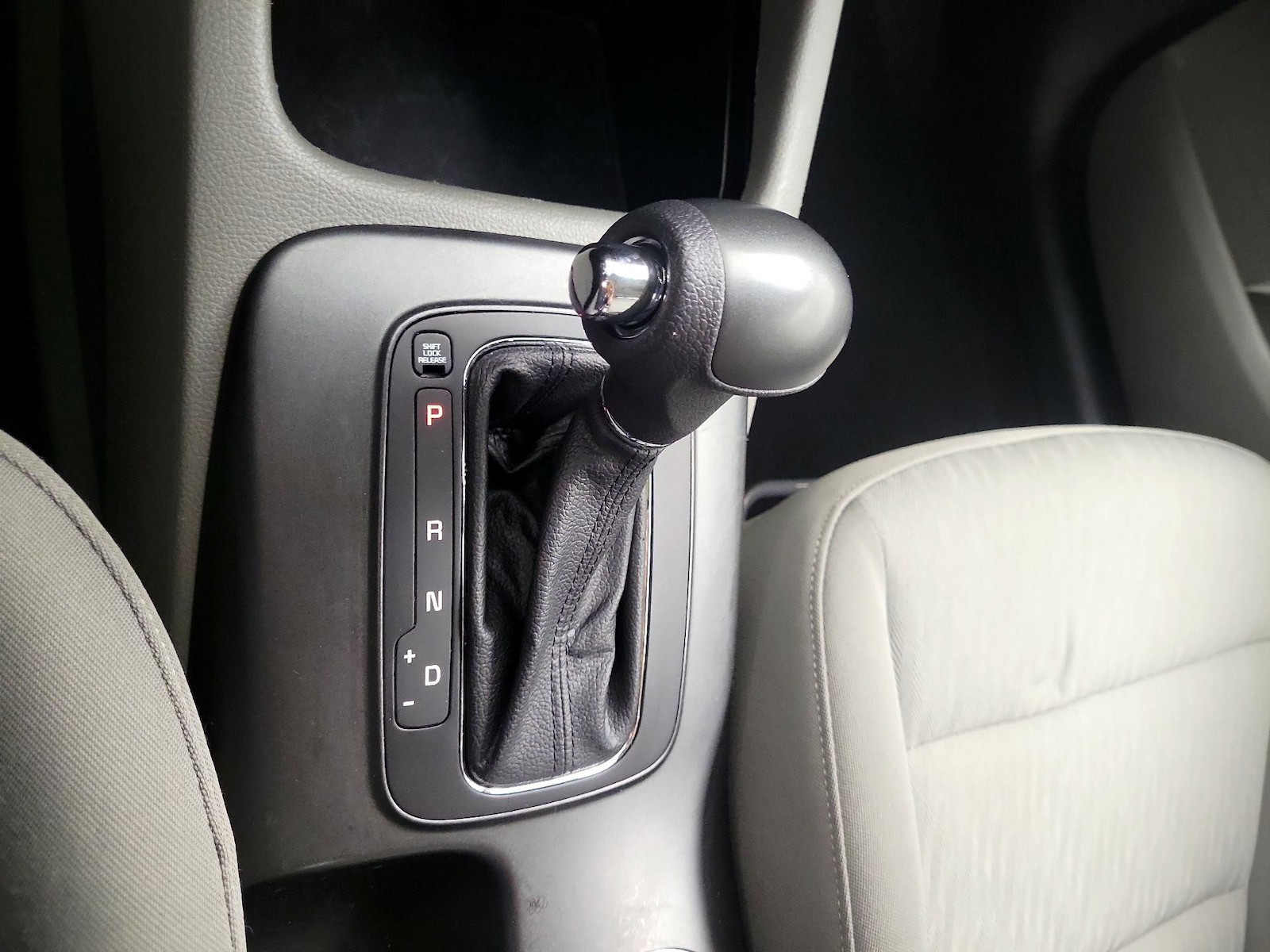 2015 Kia Forte LX - Photo 17